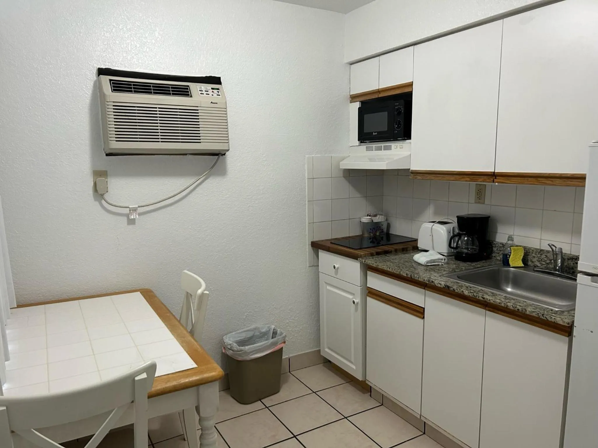 kitchen in Horizon by the Sea Inn