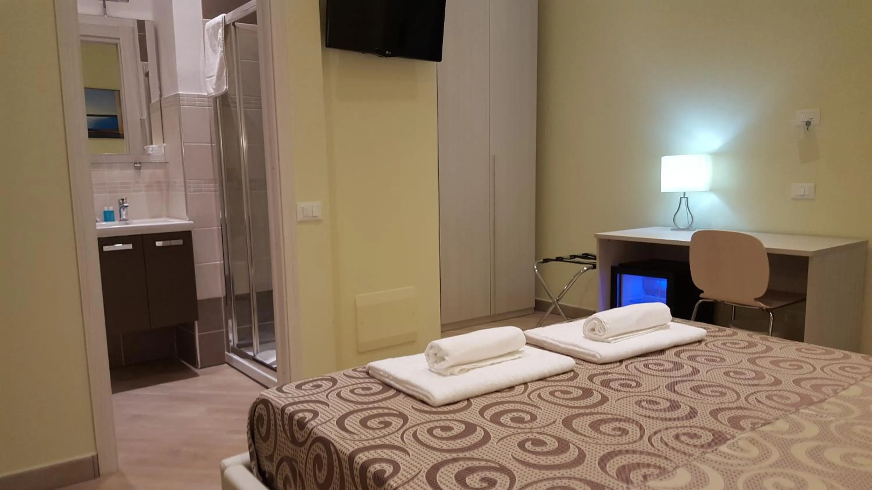 Bedroom, Bed in Guest House Le Tre Spezie