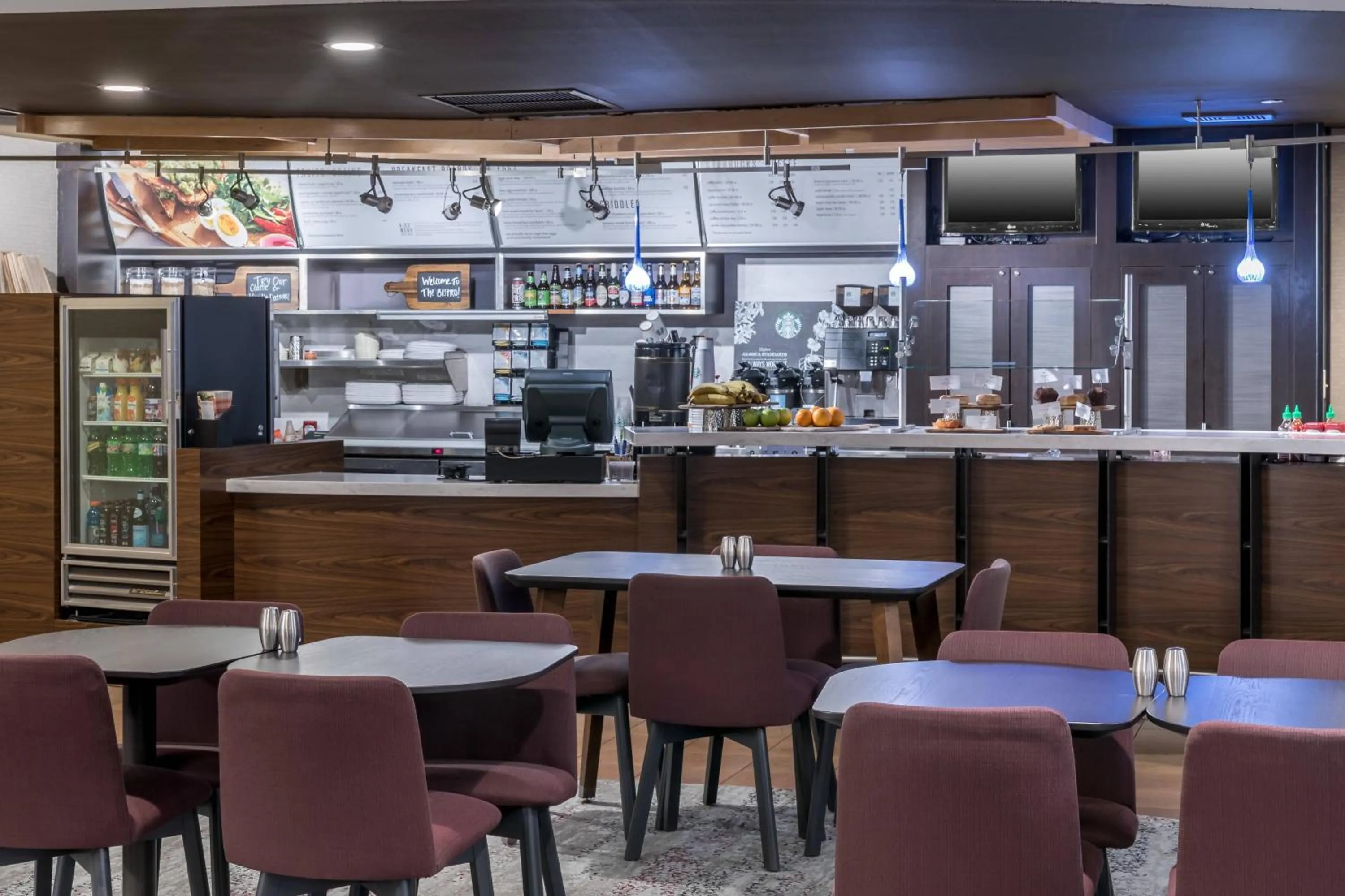 Restaurant/places to eat in Courtyard by Marriott West Orange