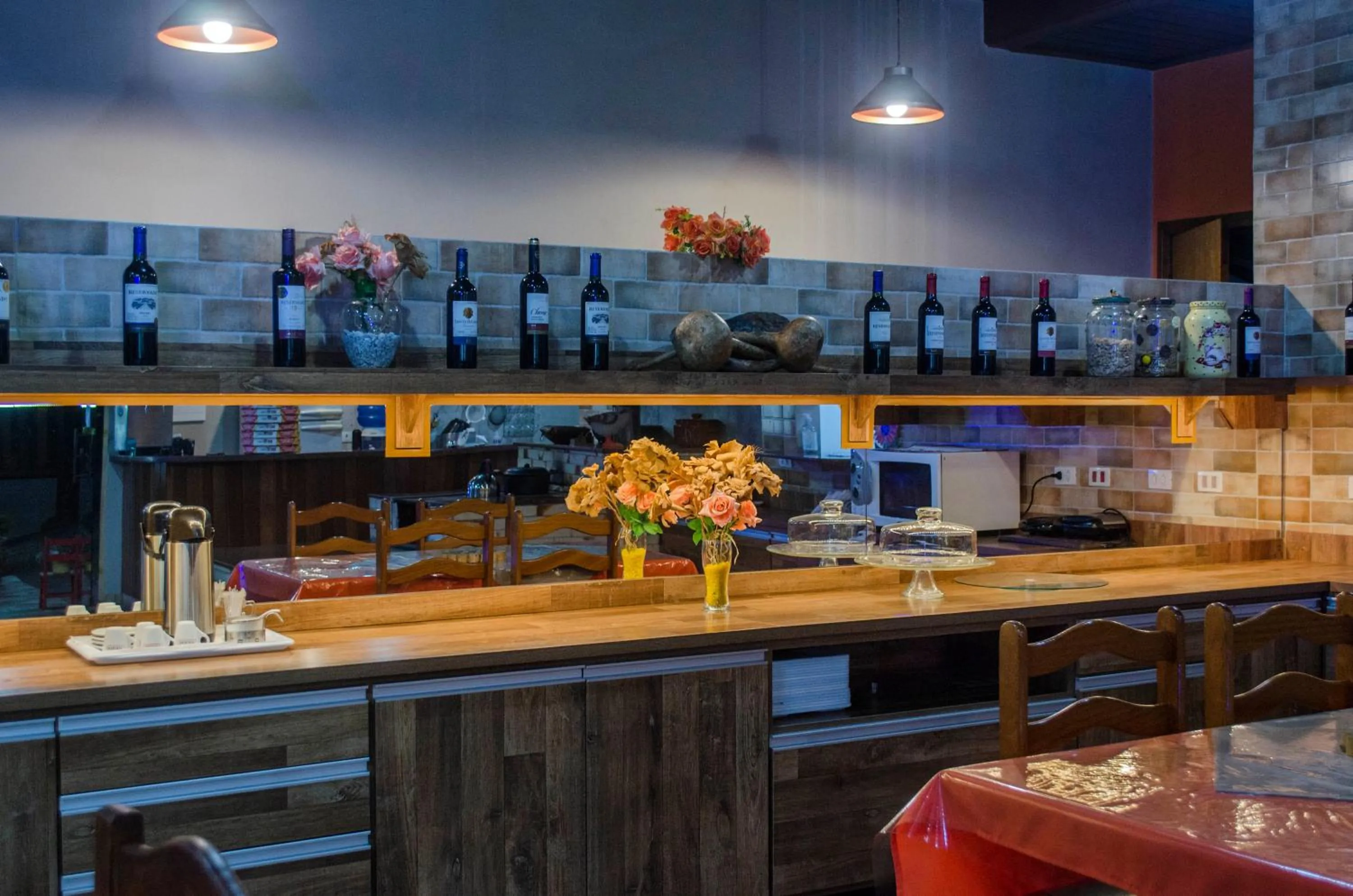 Restaurant/places to eat in Pousada Heron