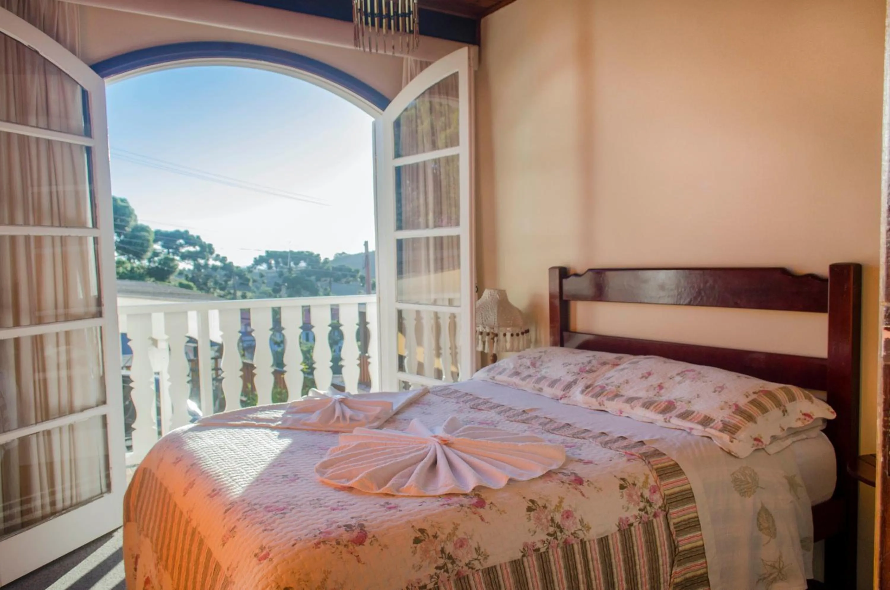 Photo of the whole room, Bed in Pousada Heron