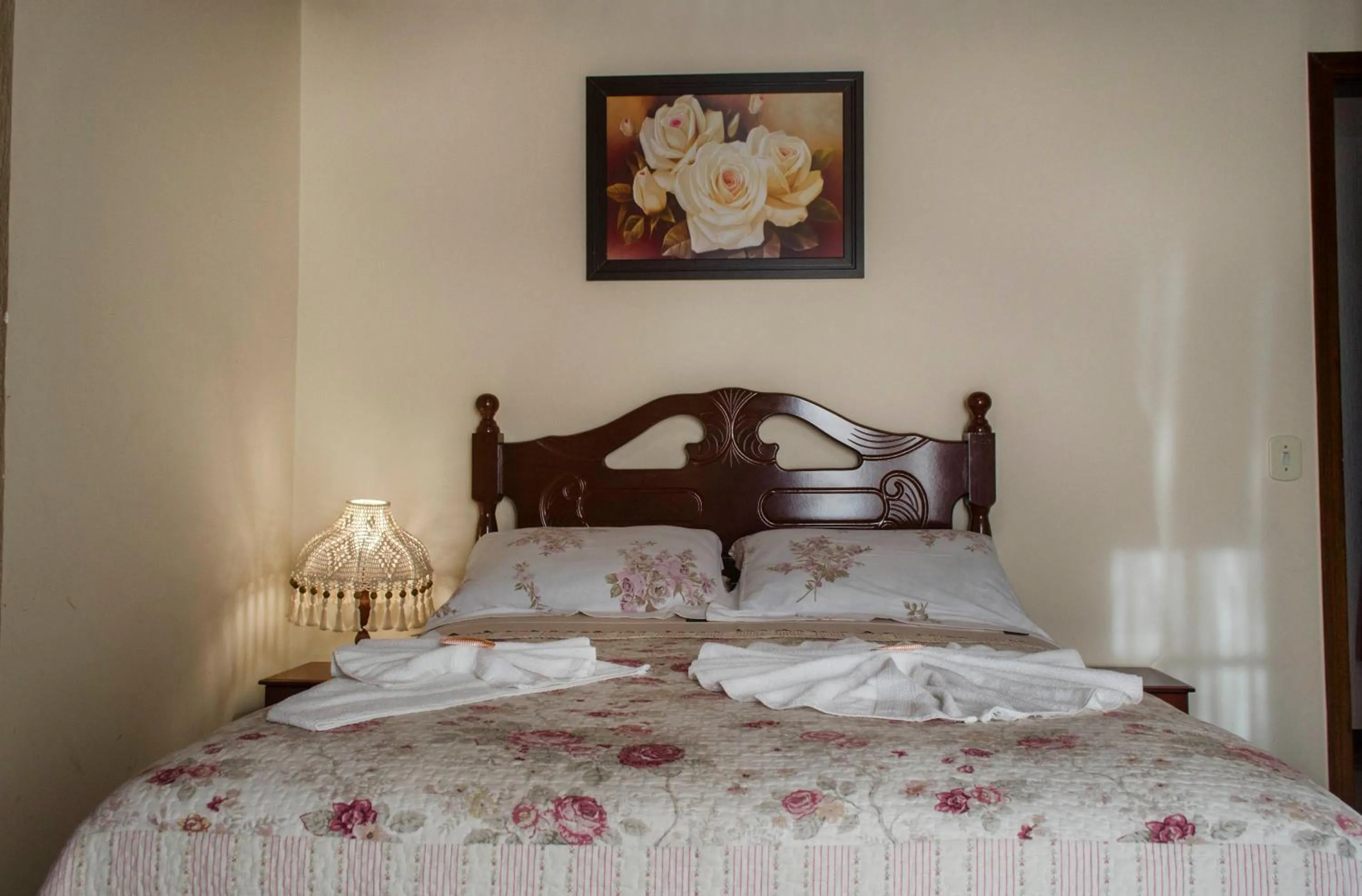 Photo of the whole room, Bed in Pousada Heron