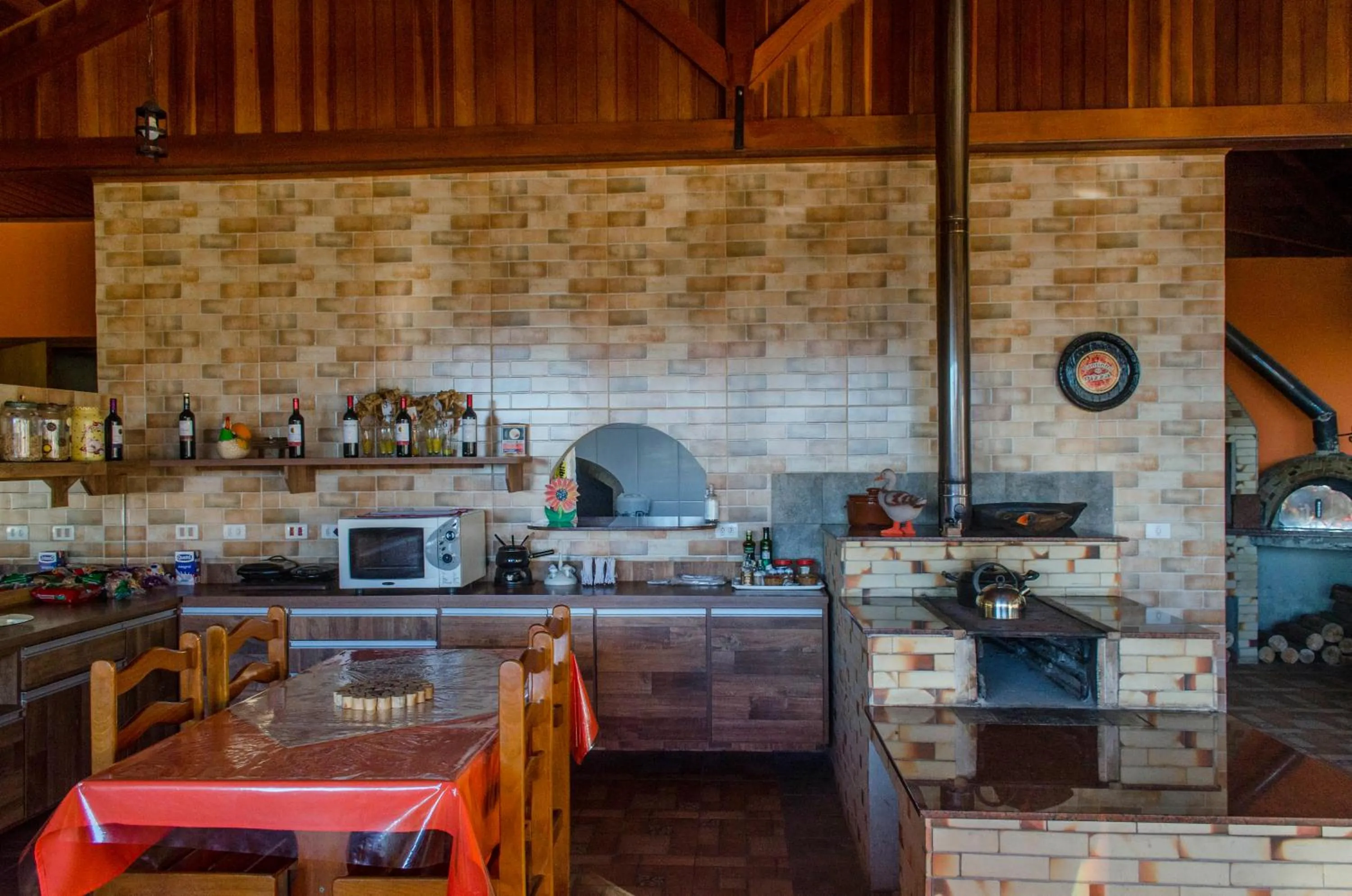 Restaurant/places to eat in Pousada Heron