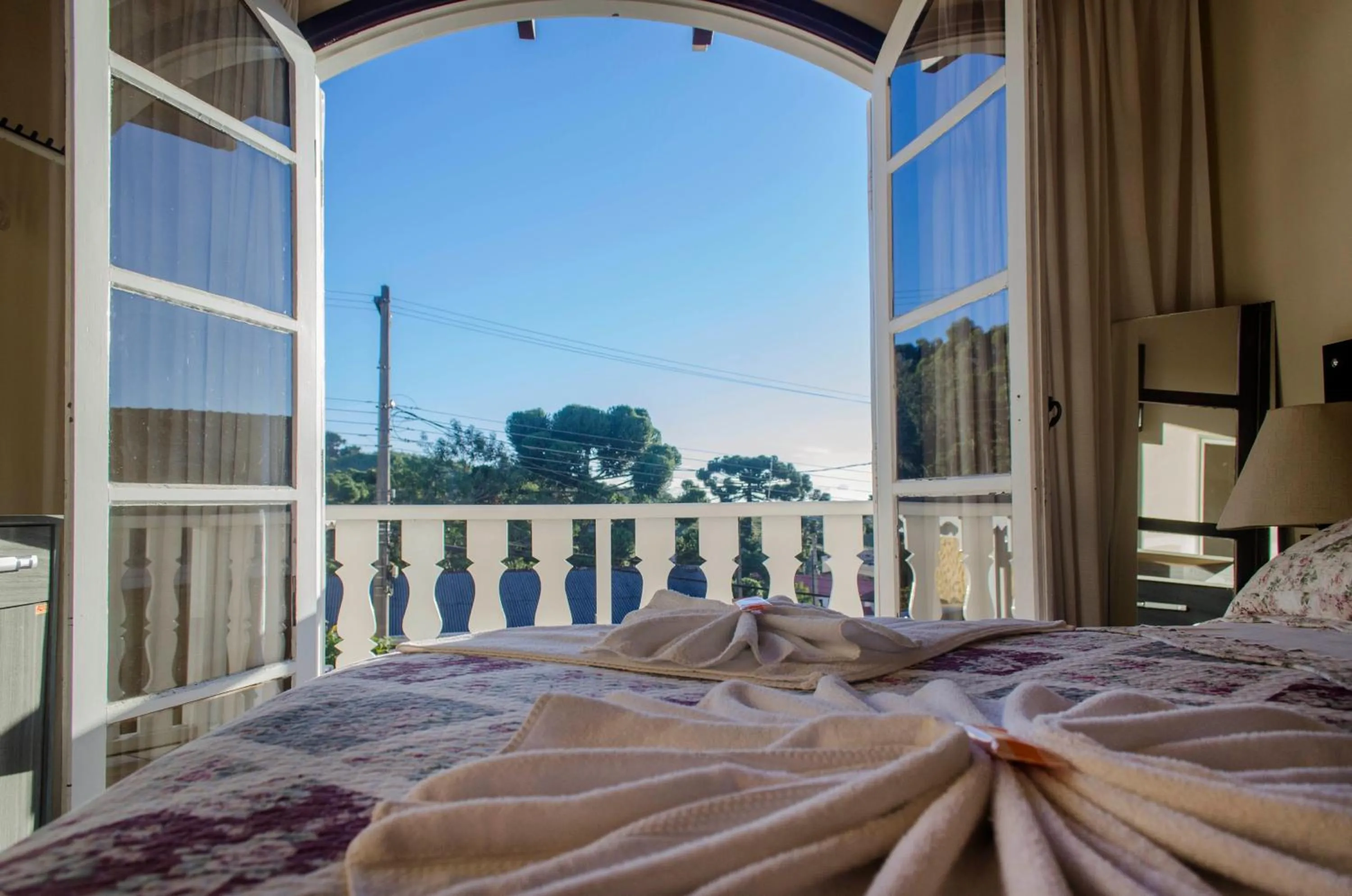 Balcony/Terrace, Bed in Pousada Heron