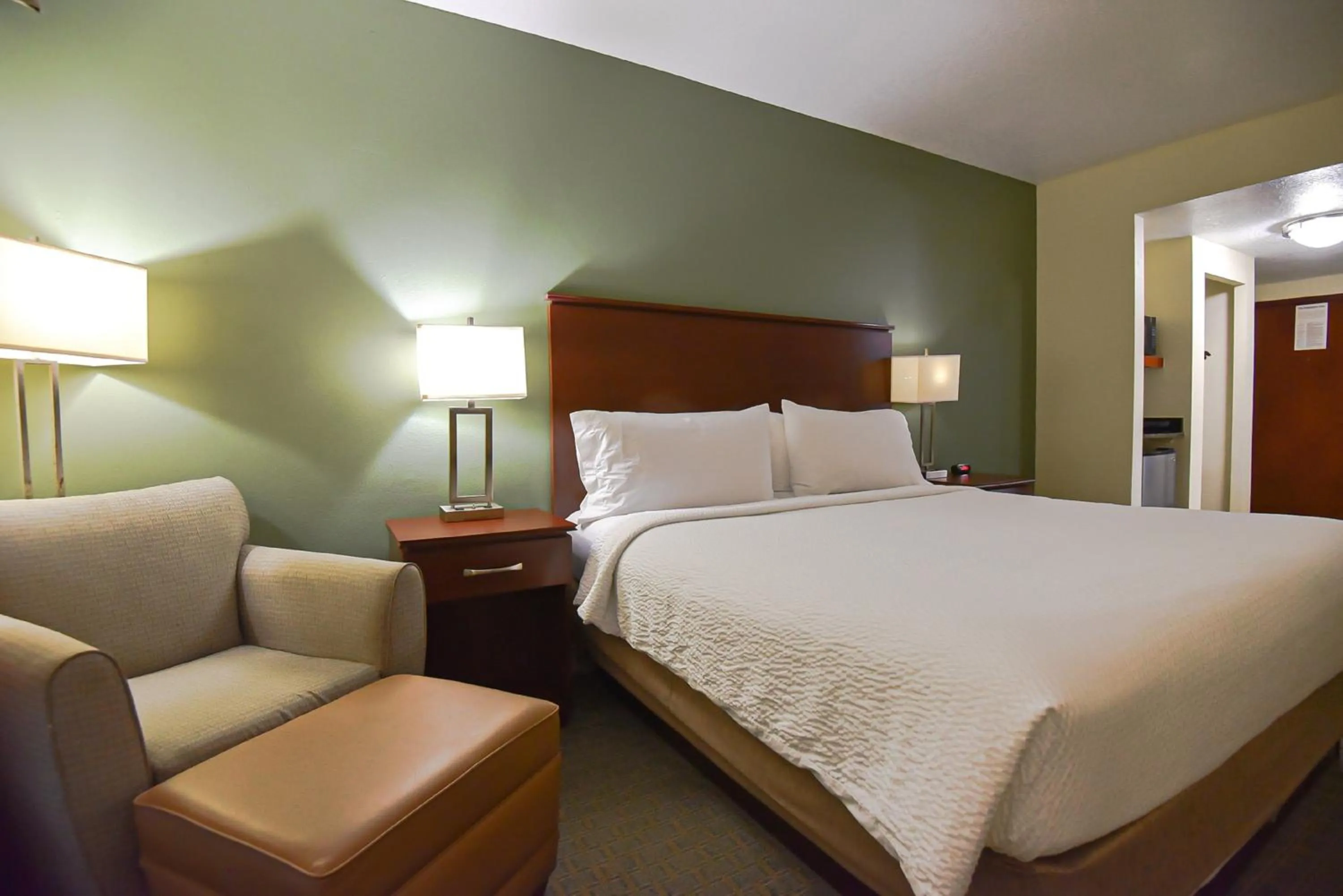 Photo of the whole room, Bed in Holiday Inn Express & Suites Cocoa by IHG