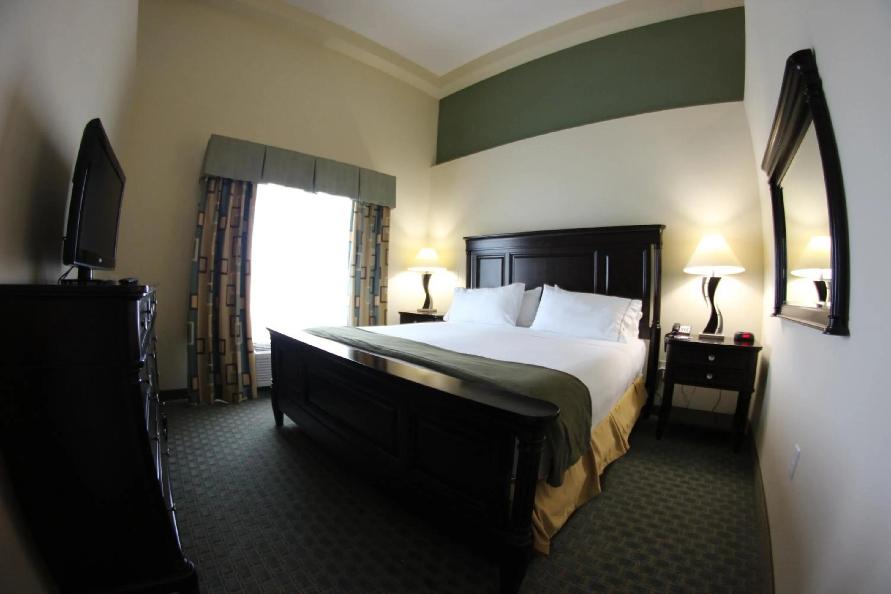 Photo of the whole room, Bed in Holiday Inn Express & Suites Cocoa by IHG