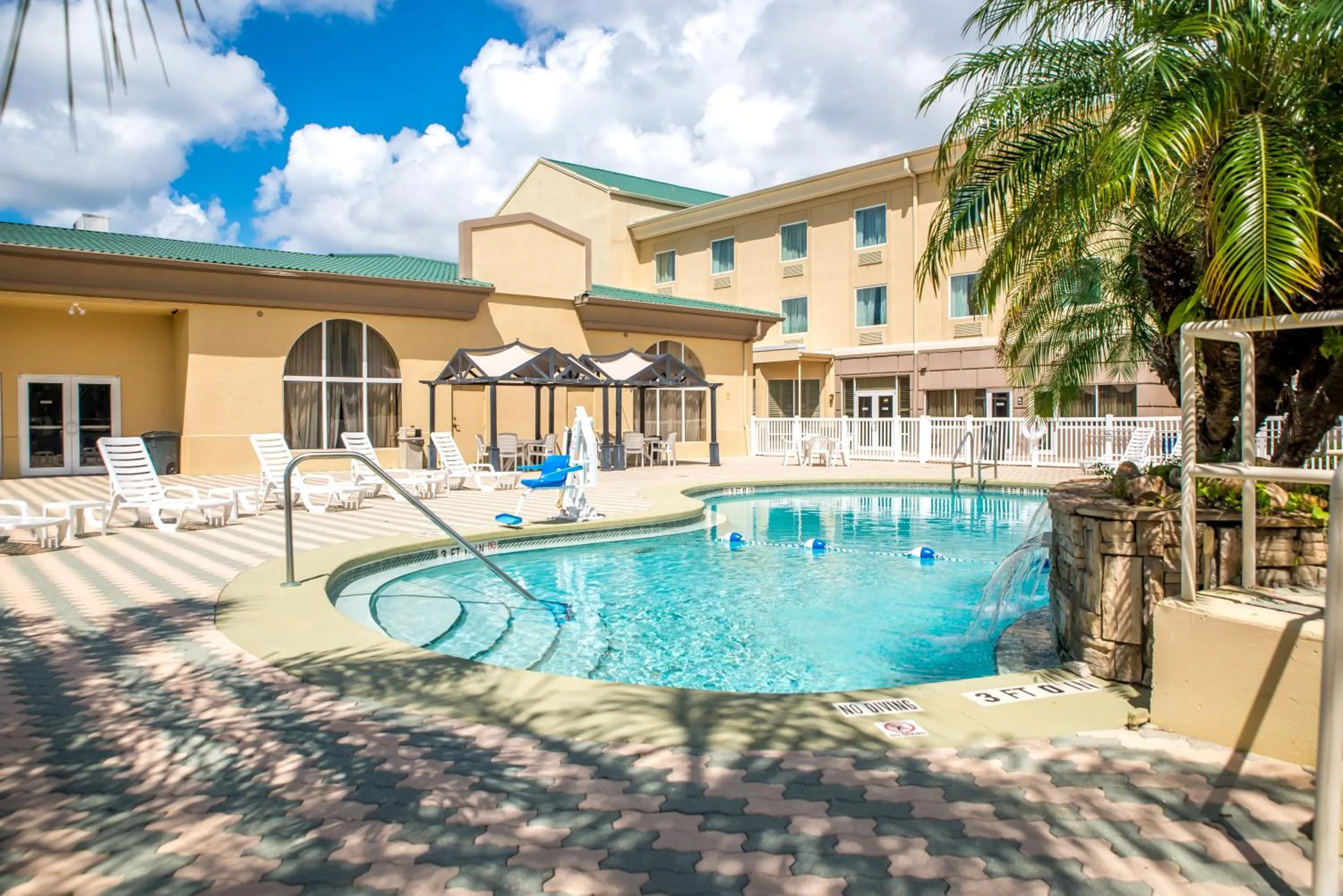 Swimming pool in Holiday Inn Express & Suites Cocoa by IHG