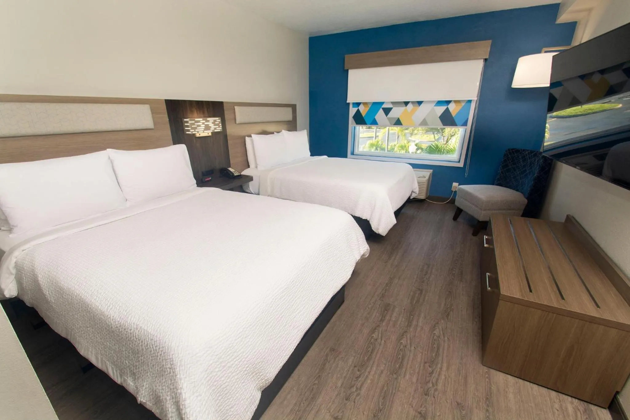 Photo of the whole room, Bed in Holiday Inn Express & Suites Cocoa by IHG