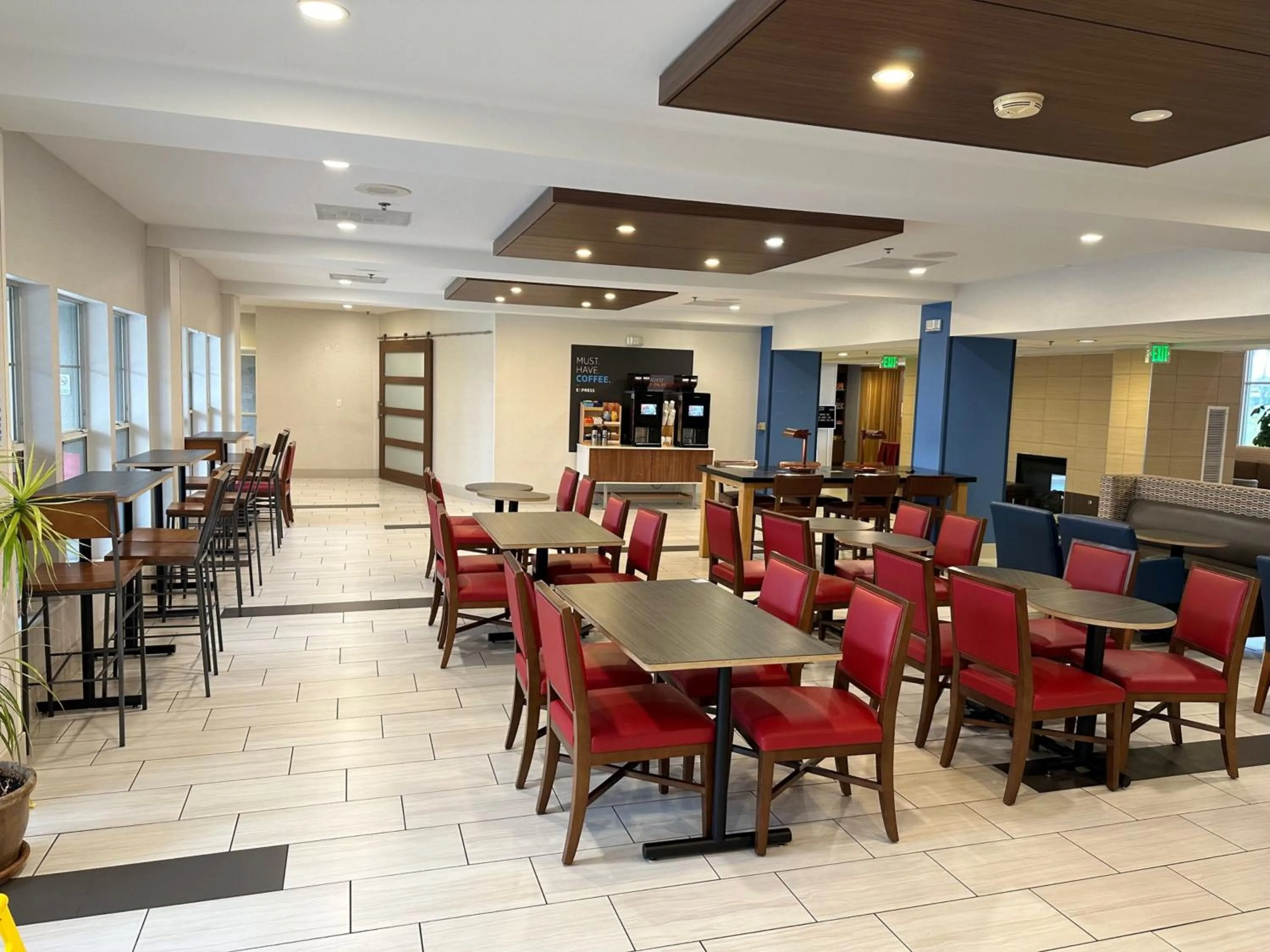 Breakfast in Holiday Inn Express & Suites Tracy by IHG