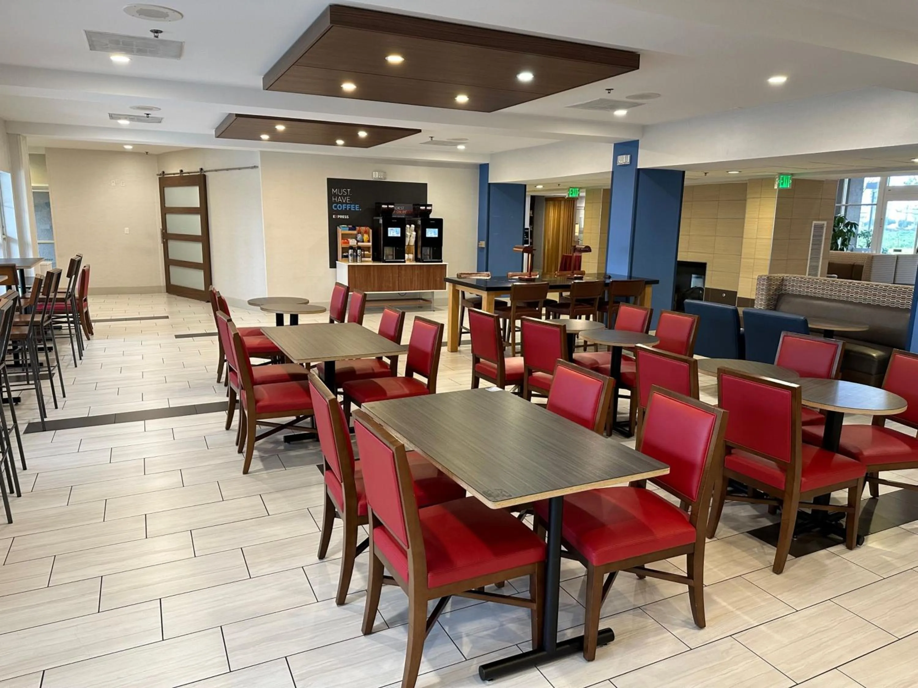 Breakfast in Holiday Inn Express & Suites Tracy by IHG