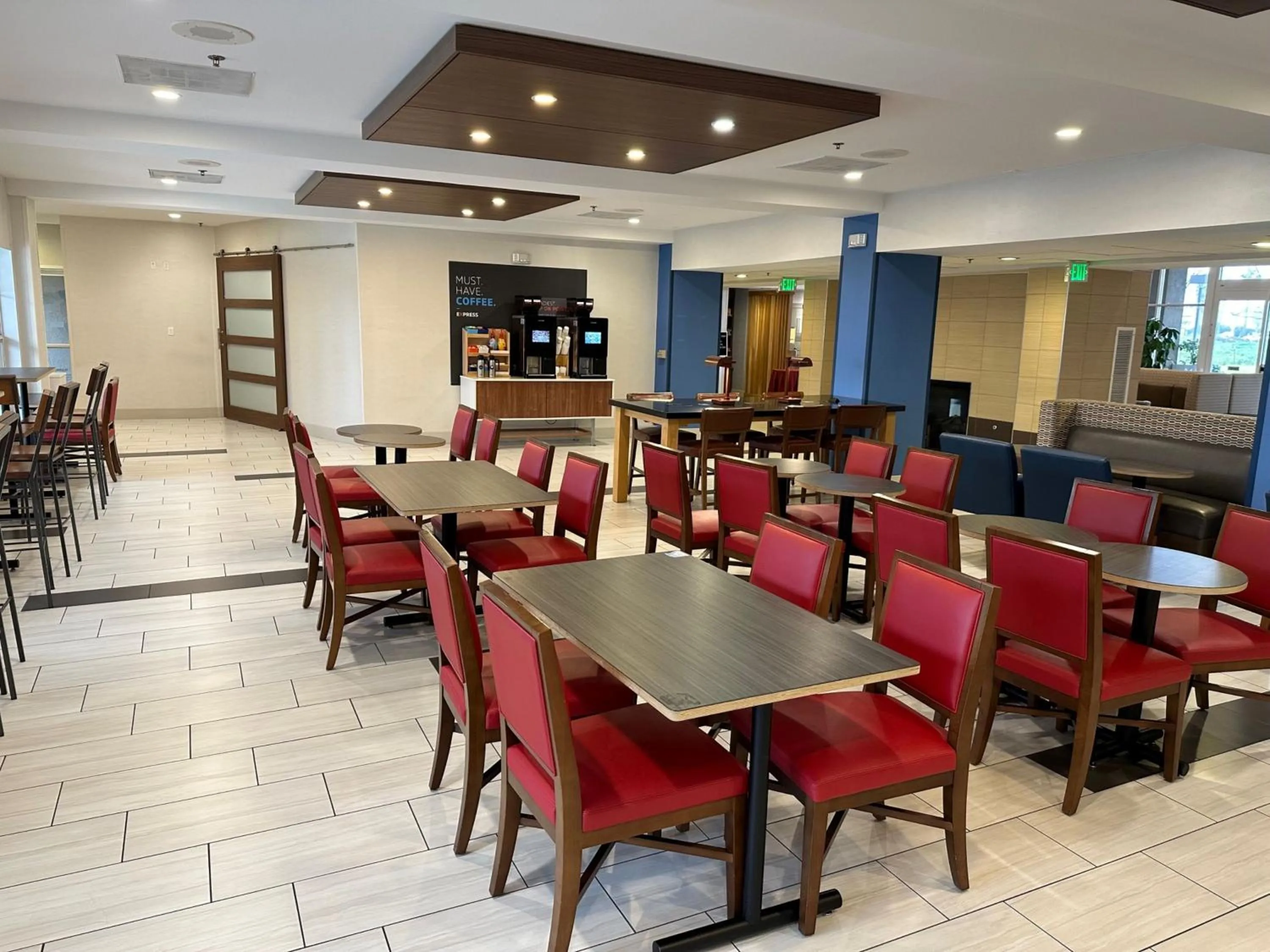 Breakfast in Holiday Inn Express & Suites Tracy by IHG