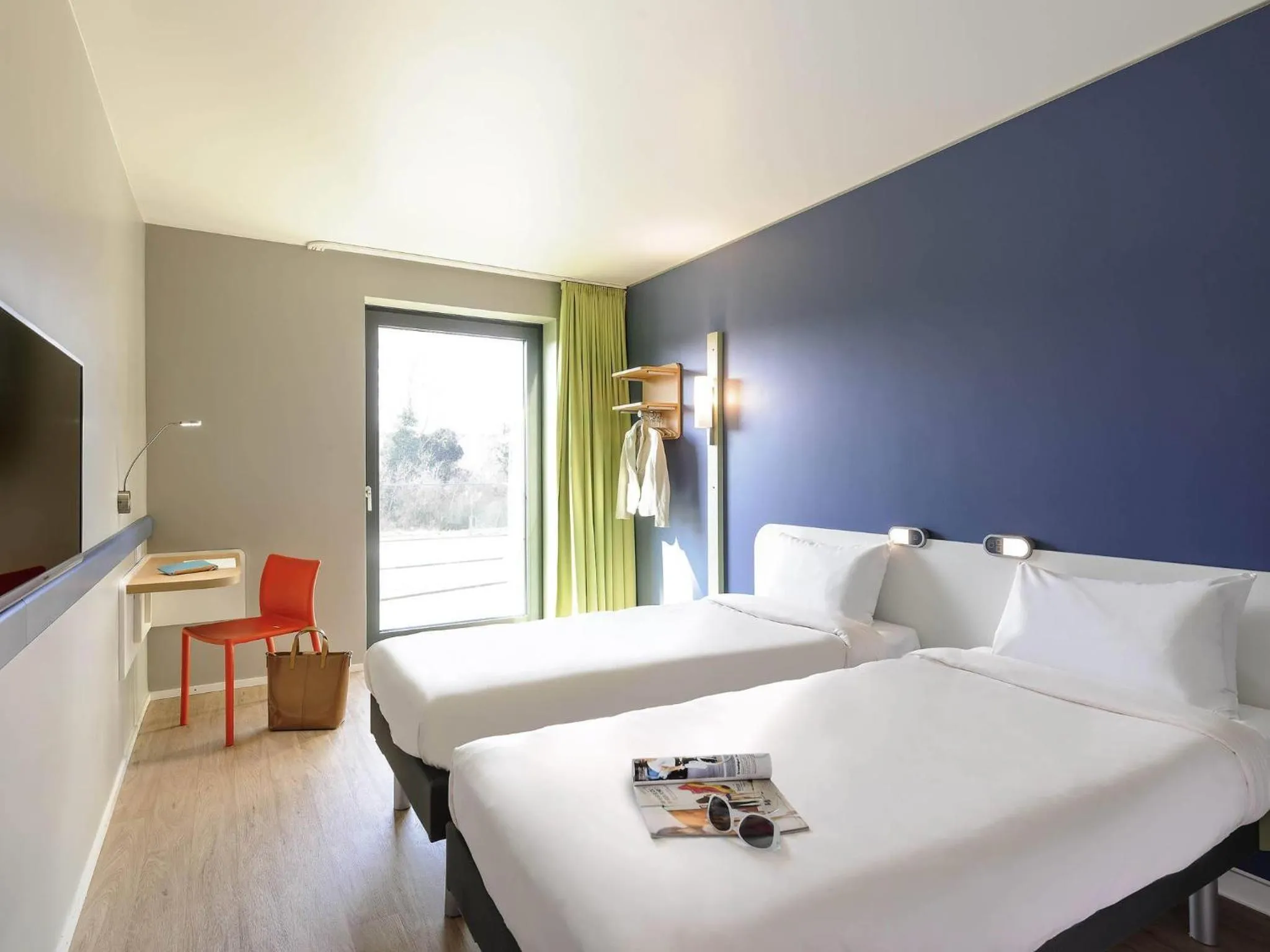 Bedroom, Bed in ibis budget Konstanz