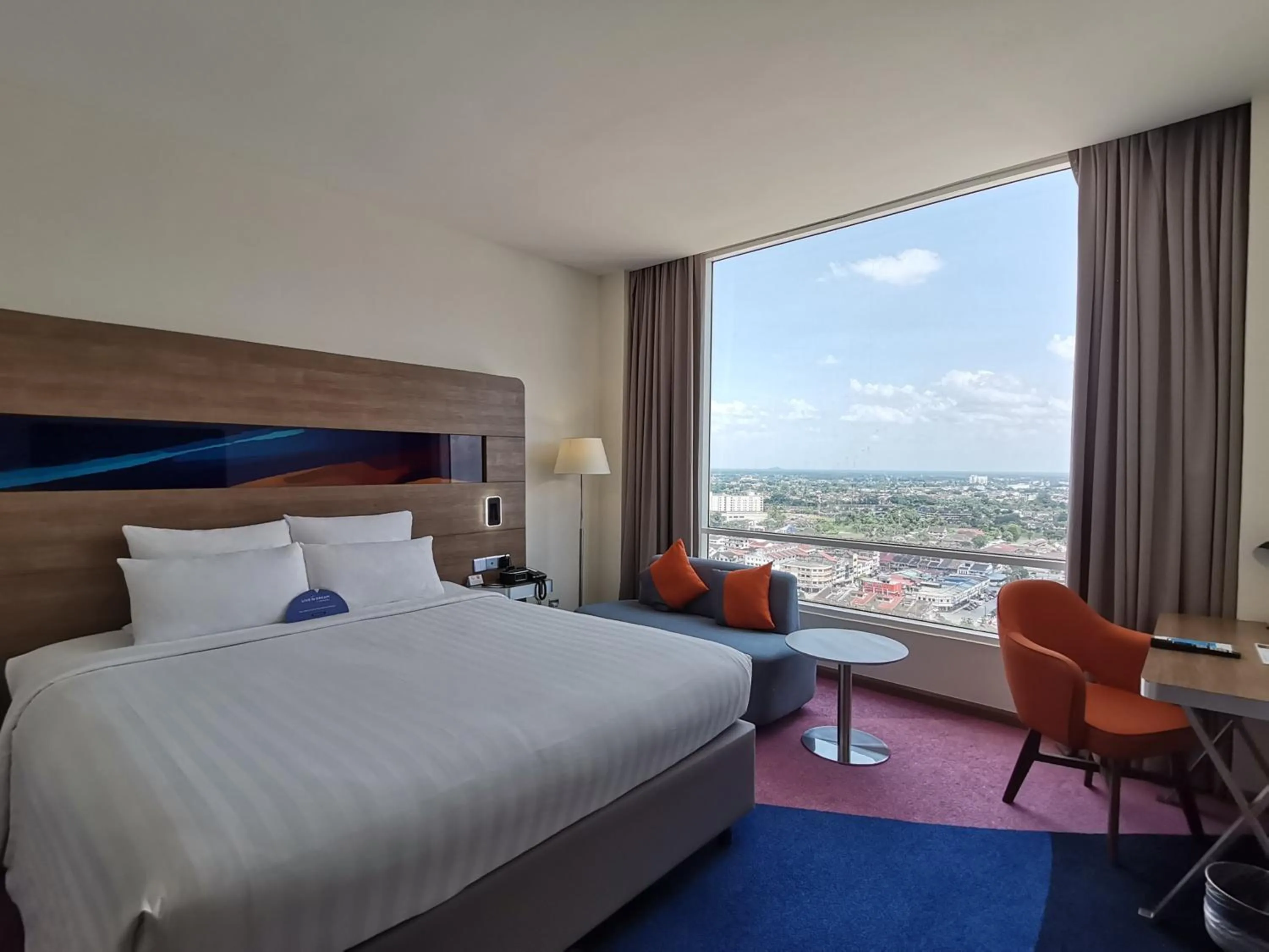 Bedroom, Bed in Novotel Taiping