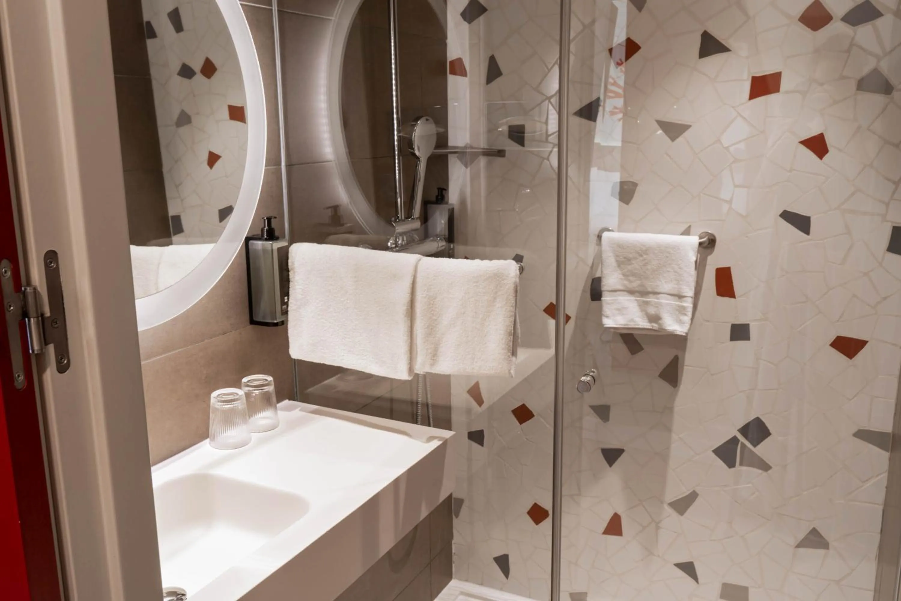 Shower in ibis Styles Barcelona City Bogatell