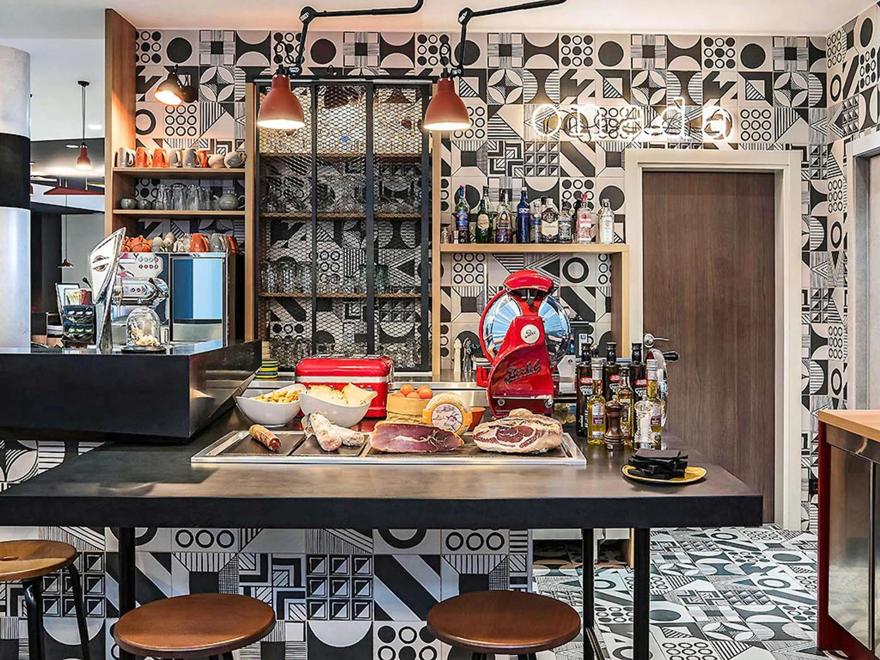 Lounge or bar in ibis Styles Barcelona City Bogatell