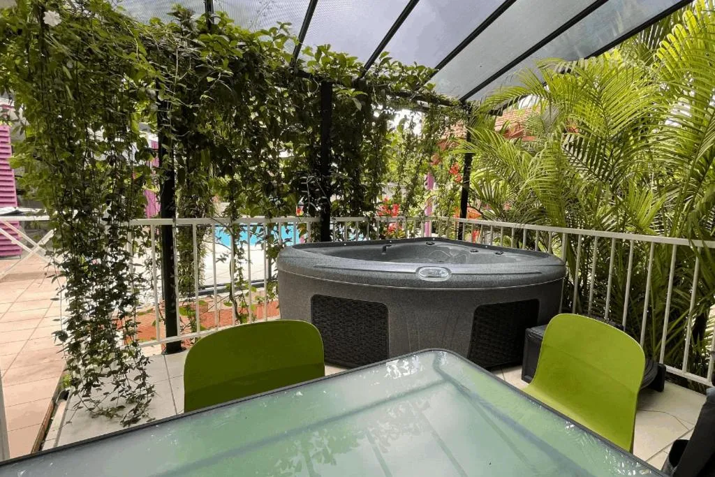 Hot Tub in Redoute Paradise