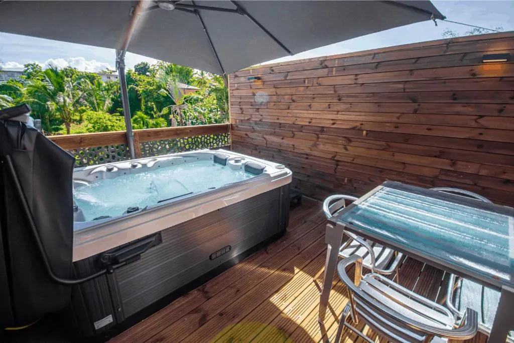 Hot Tub in Redoute Paradise