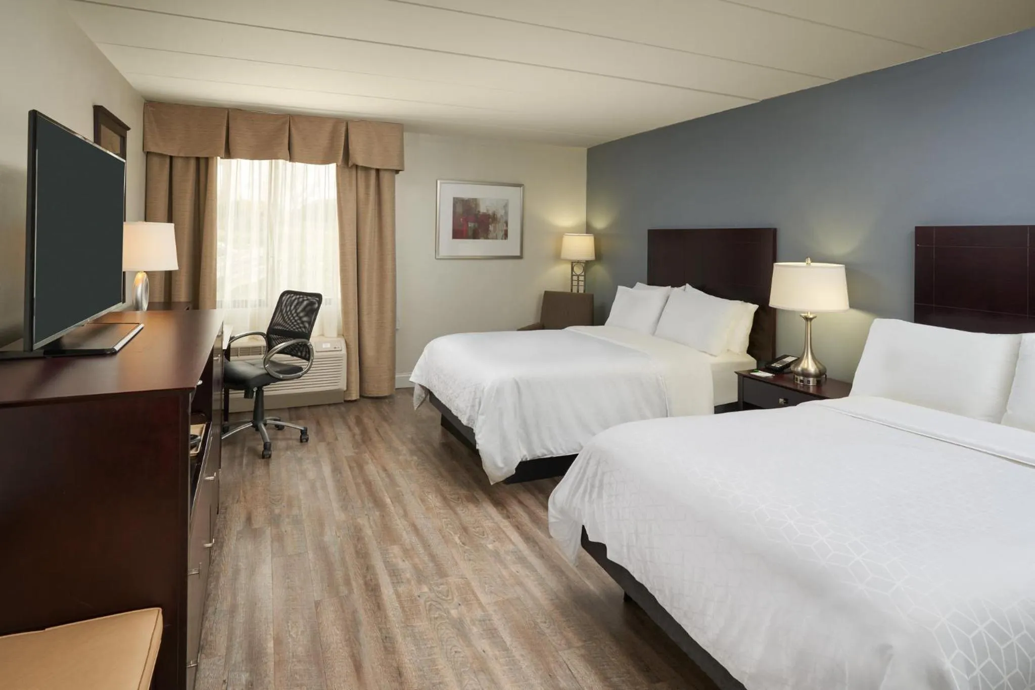 Photo of the whole room, Bed in Holiday Inn - Executive Center-Columbia Mall, an IHG Hotel