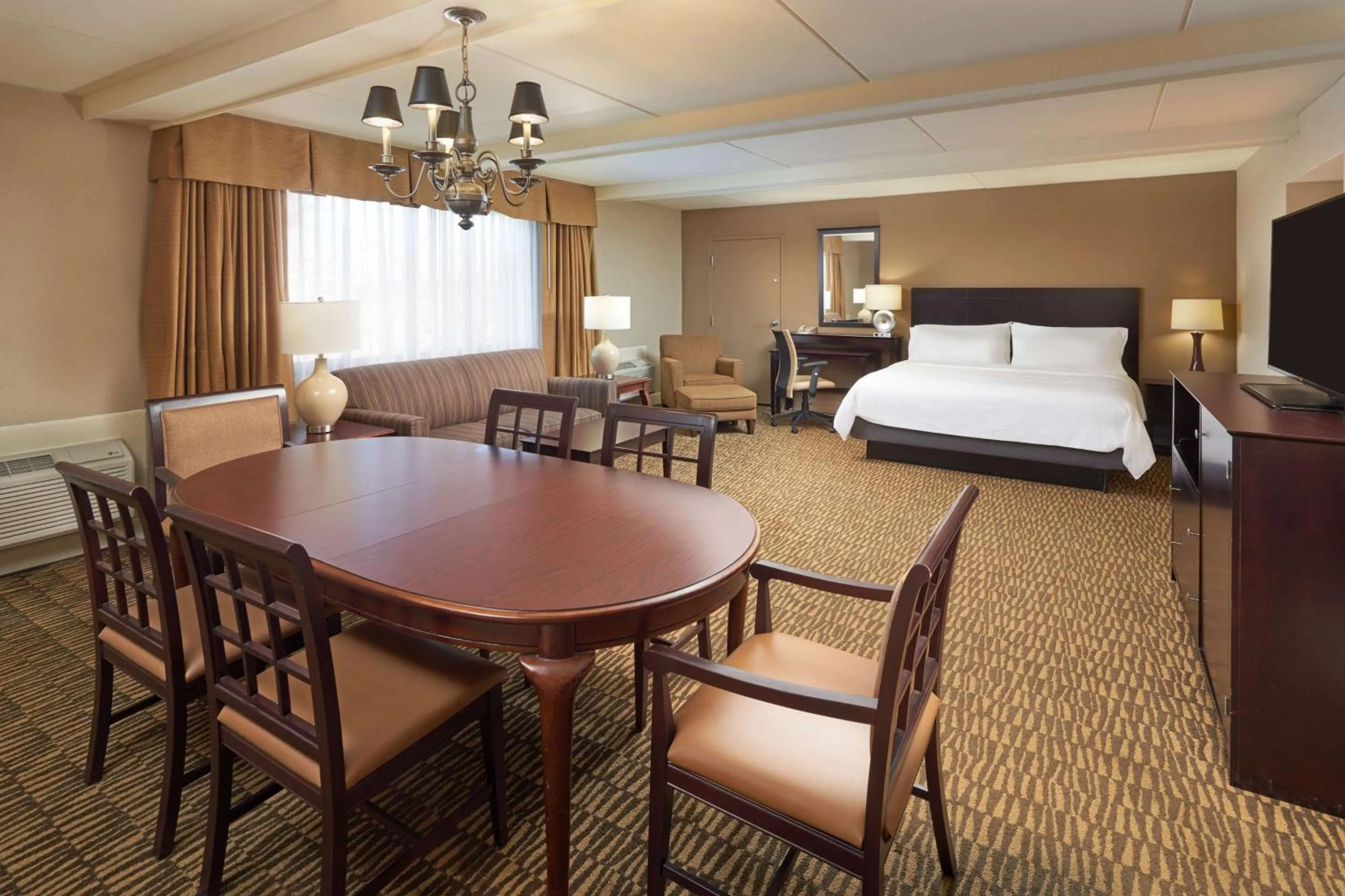 Photo of the whole room, Bed in Holiday Inn - Executive Center-Columbia Mall, an IHG Hotel