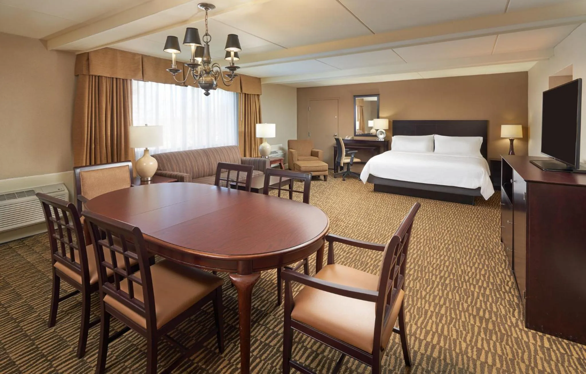 Photo of the whole room, Bed in Holiday Inn - Executive Center-Columbia Mall, an IHG Hotel
