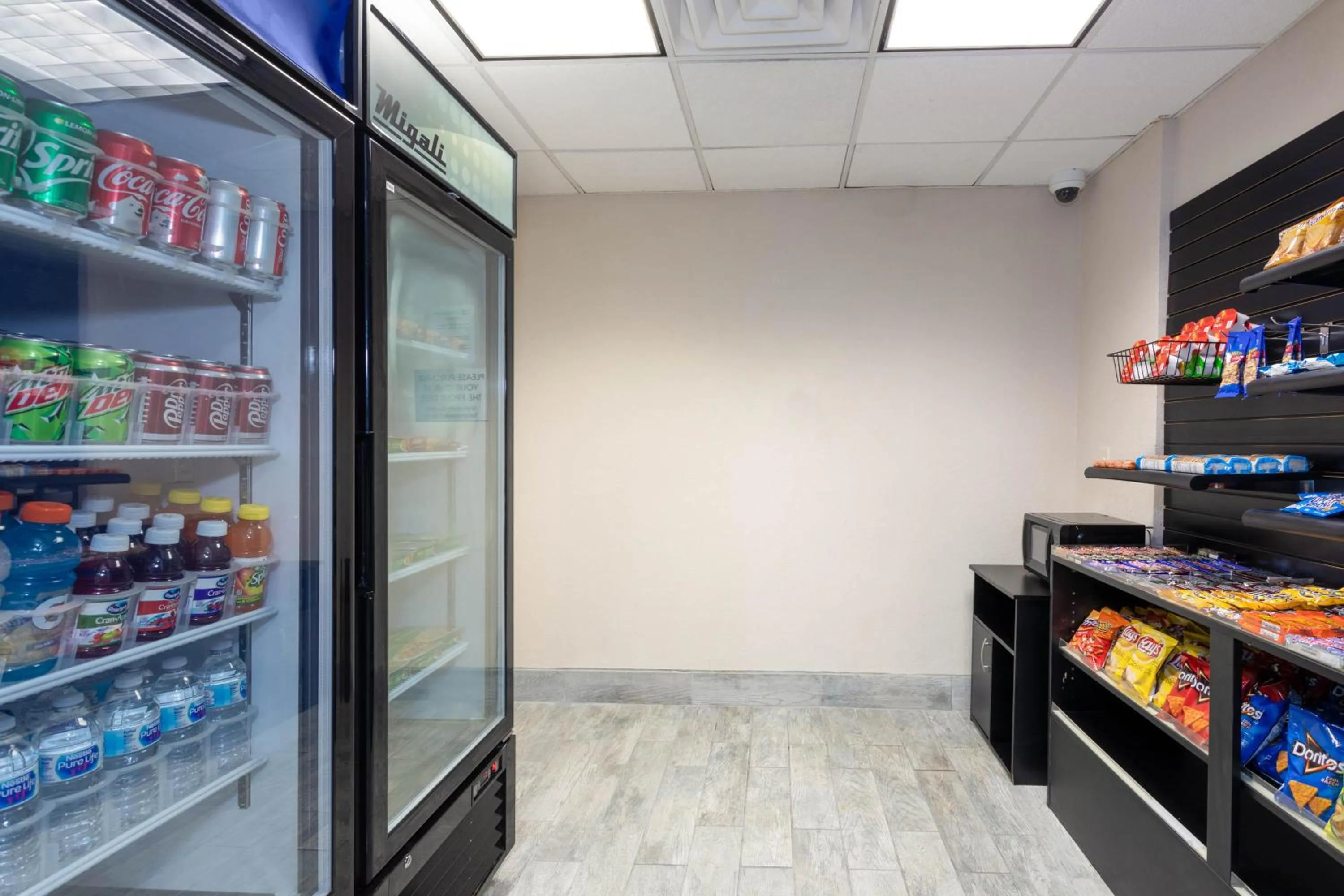 On-site shops in Wyndham Garden Tallahassee Capitol Near FSU