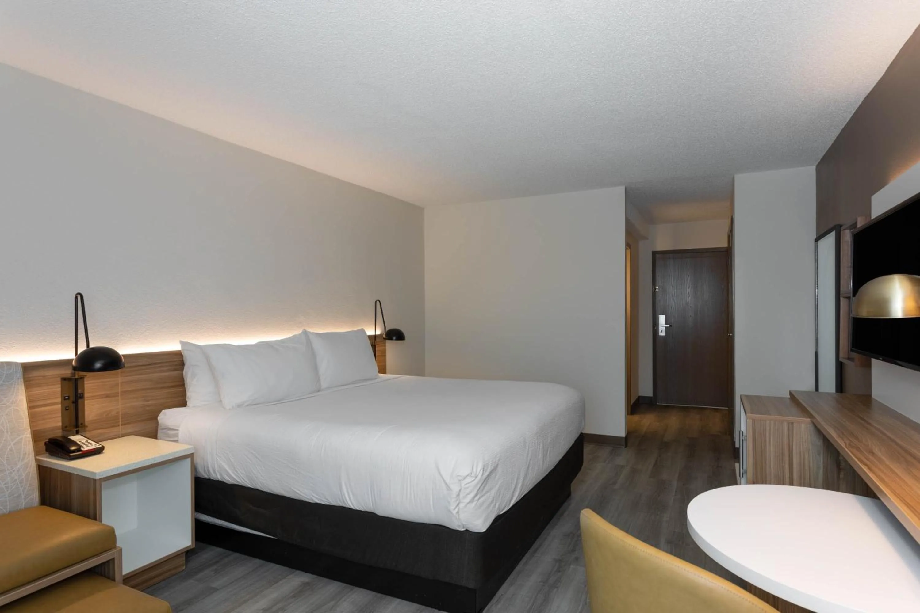 Bedroom, Bed in Wyndham Garden Tallahassee Capitol Near FSU