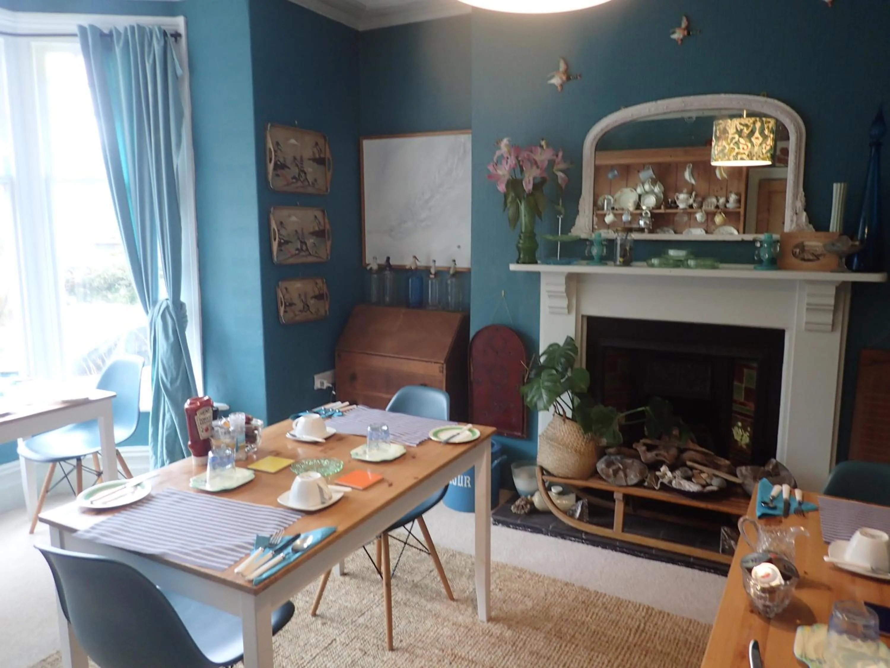 Breakfast in Newberry Beach lodge