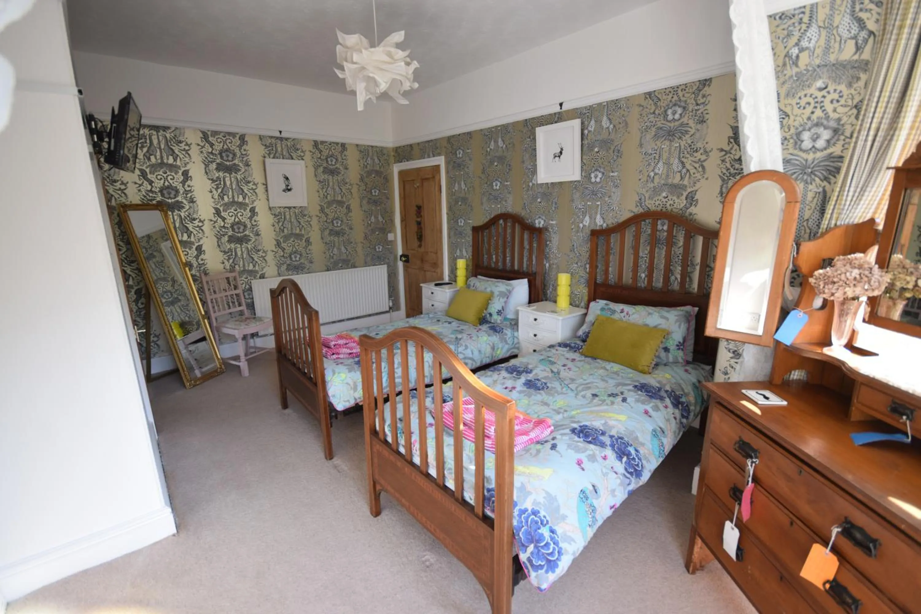 Bedroom, Bed in Newberry Beach lodge