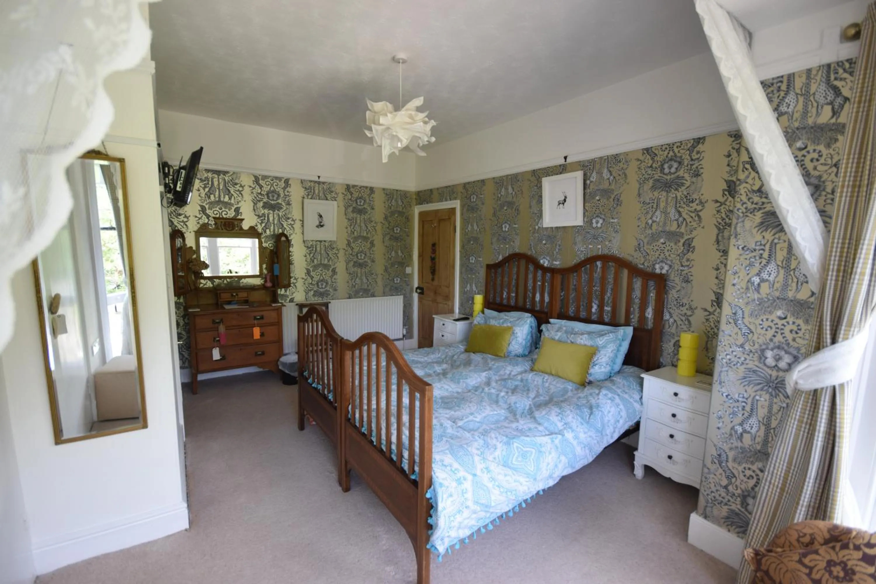 Photo of the whole room, Bed in Newberry Beach lodge