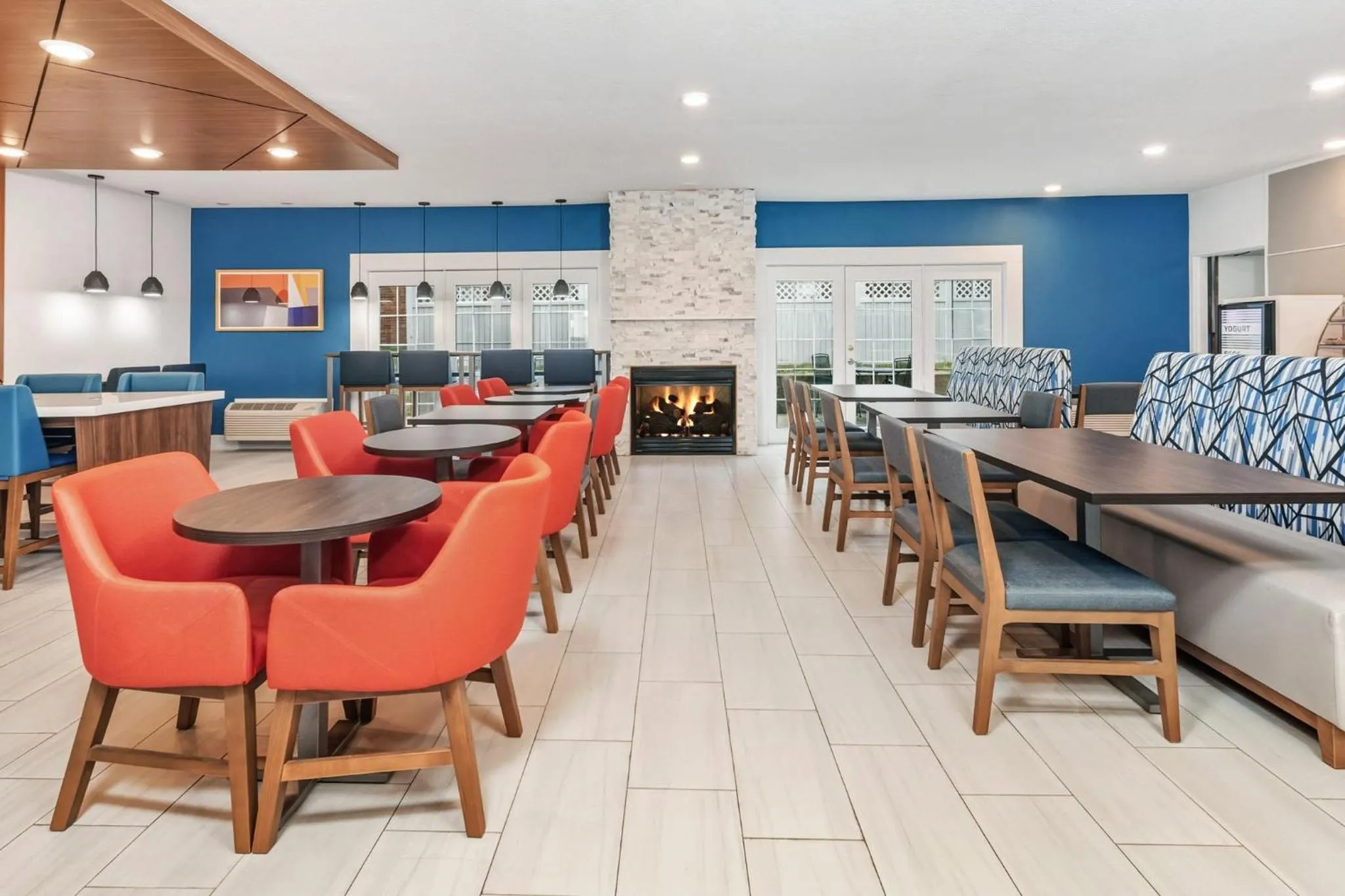 Breakfast in Holiday Inn Express Hotel & Suites Bloomington-Normal University Area by IHG