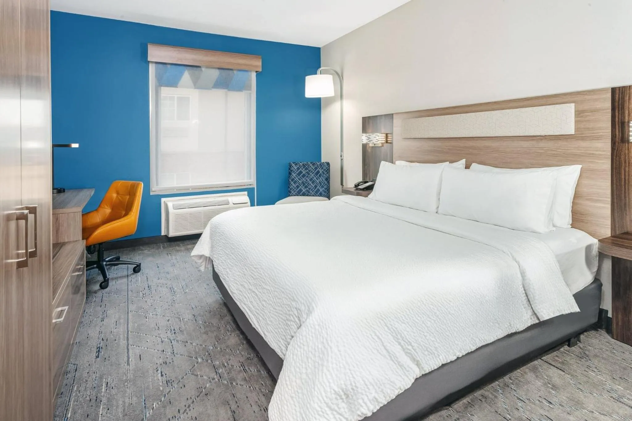 Photo of the whole room, Bed in Holiday Inn Express Hotel & Suites Bloomington-Normal University Area by IHG