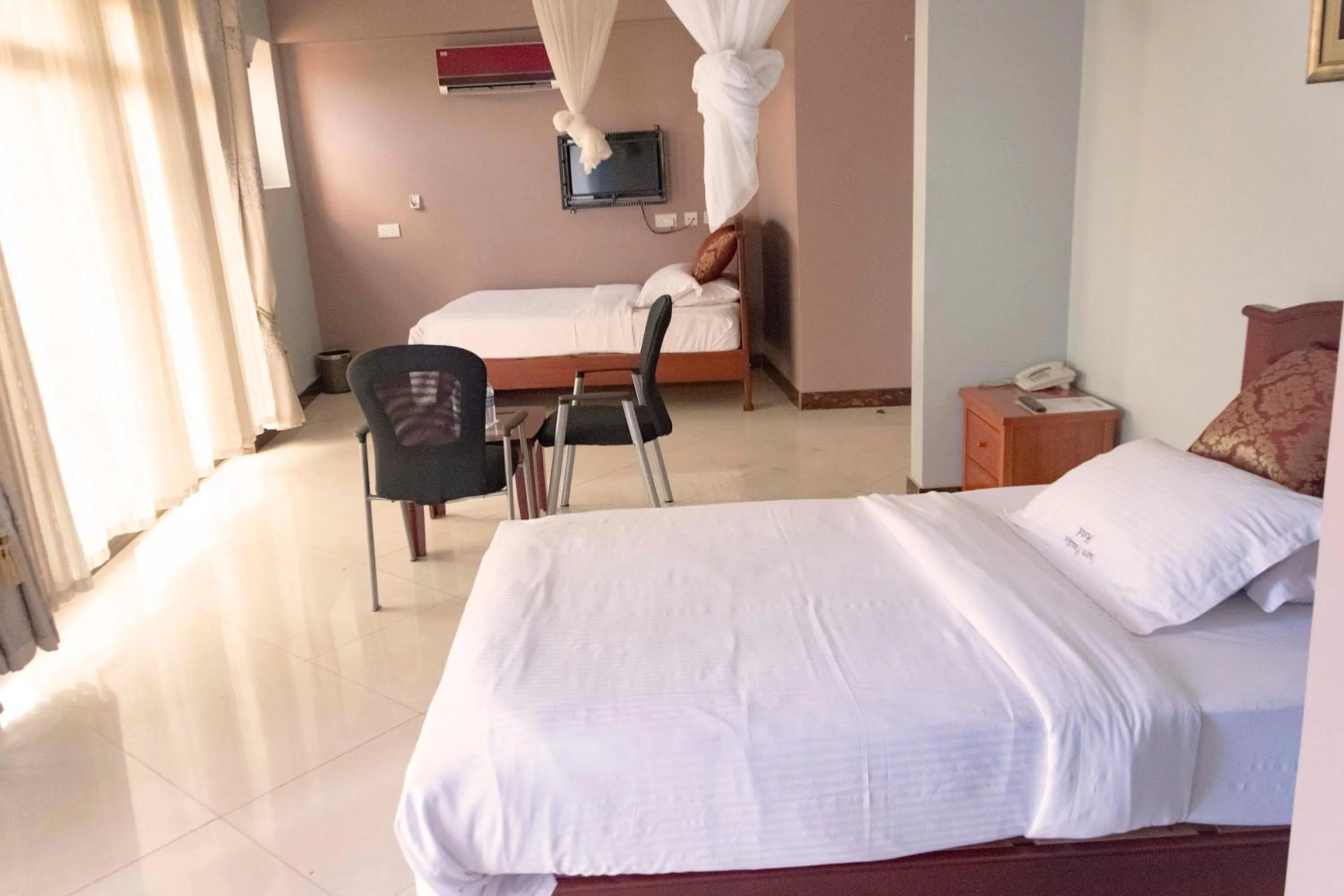 Photo of the whole room in Super Paradise Hotel