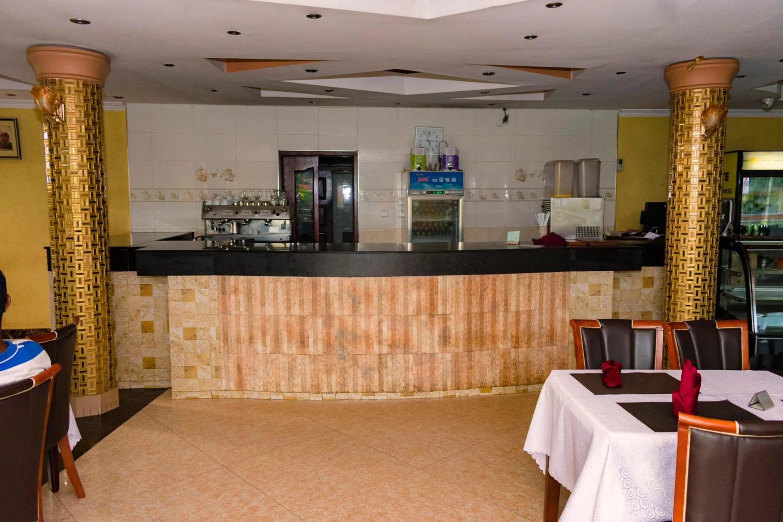 Restaurant/places to eat, Lounge/Bar in Super Paradise Hotel