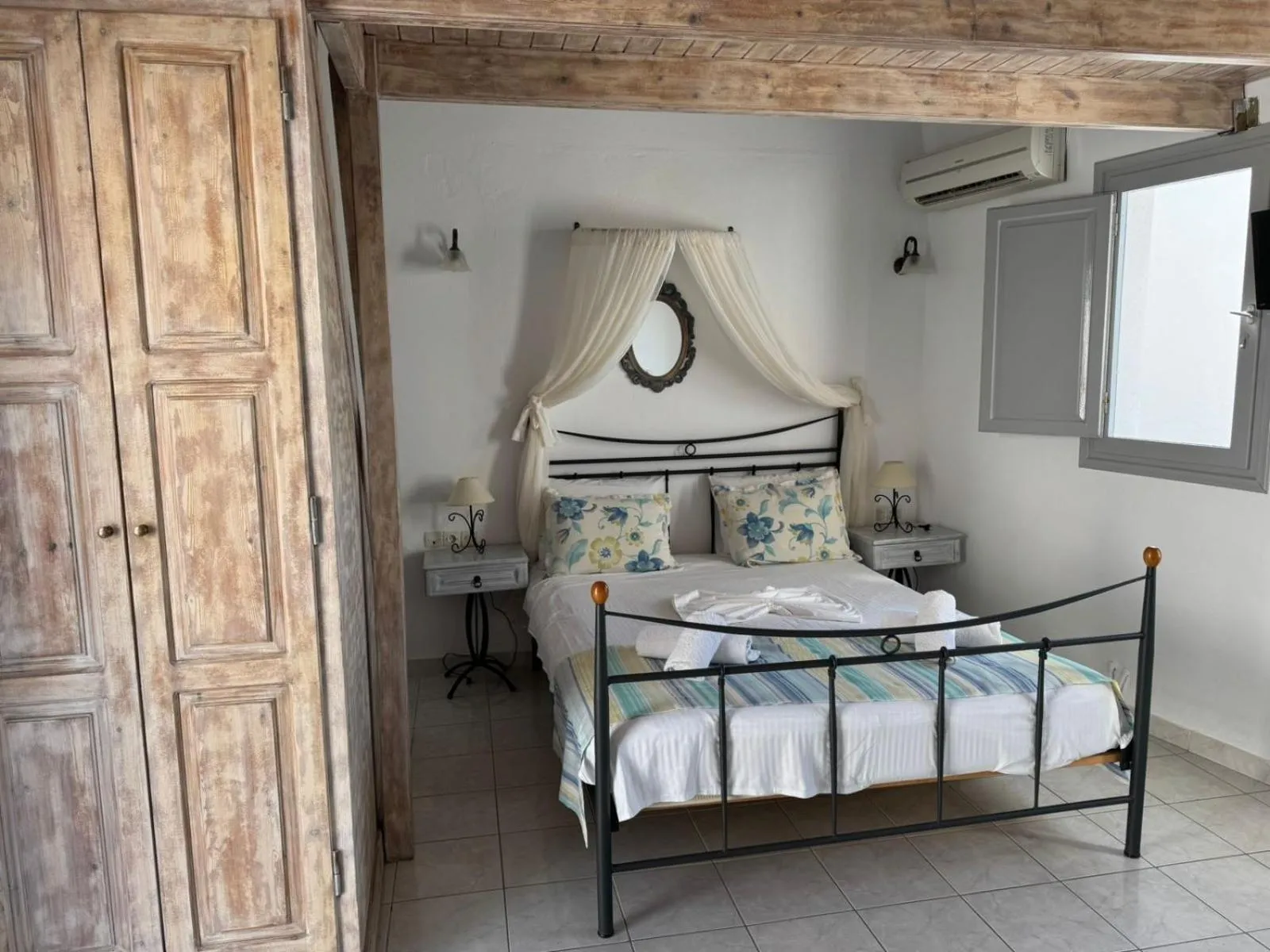 Bed in Agnadi View Villa