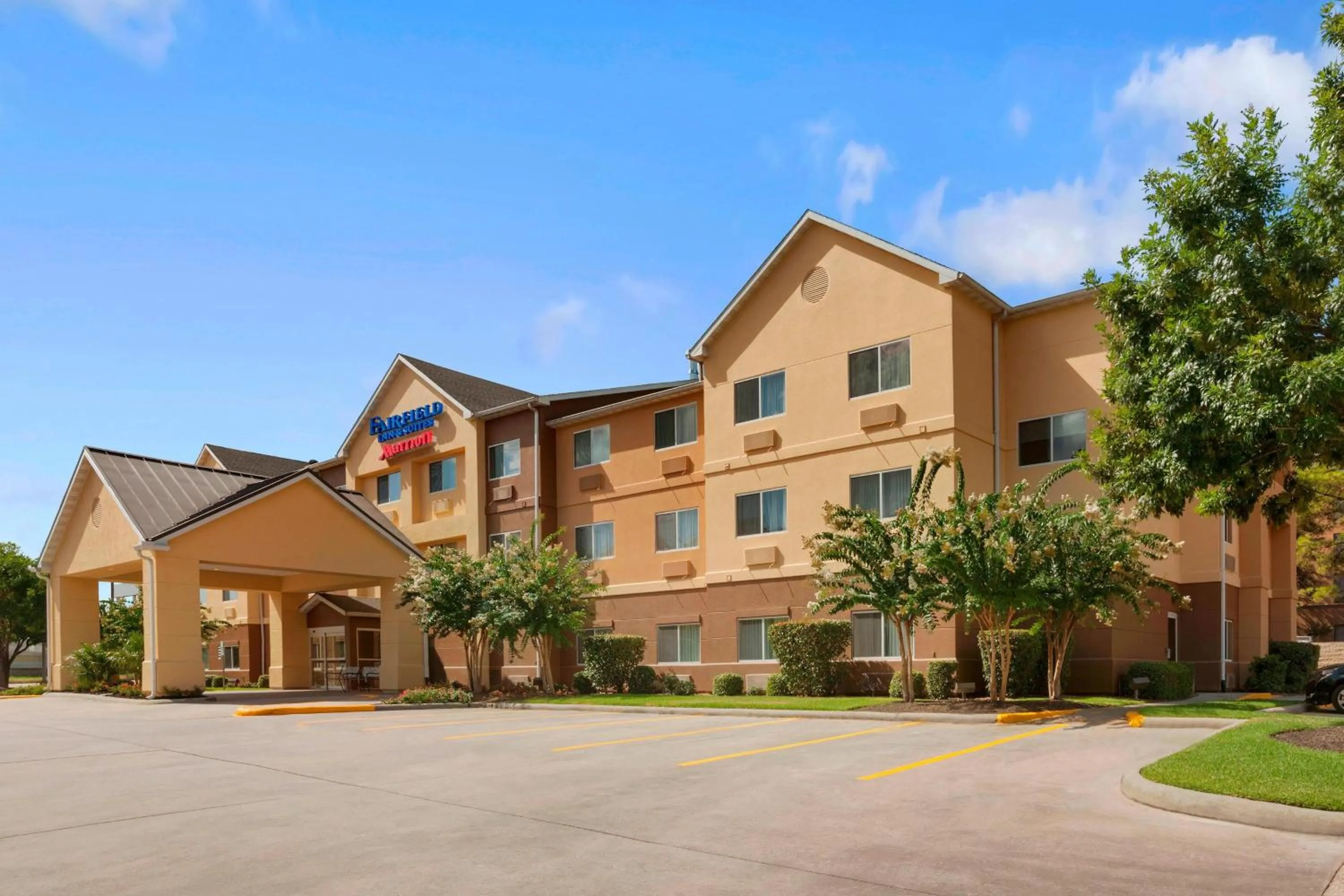 Property building in Fairfield Inn & Suites Houston Humble