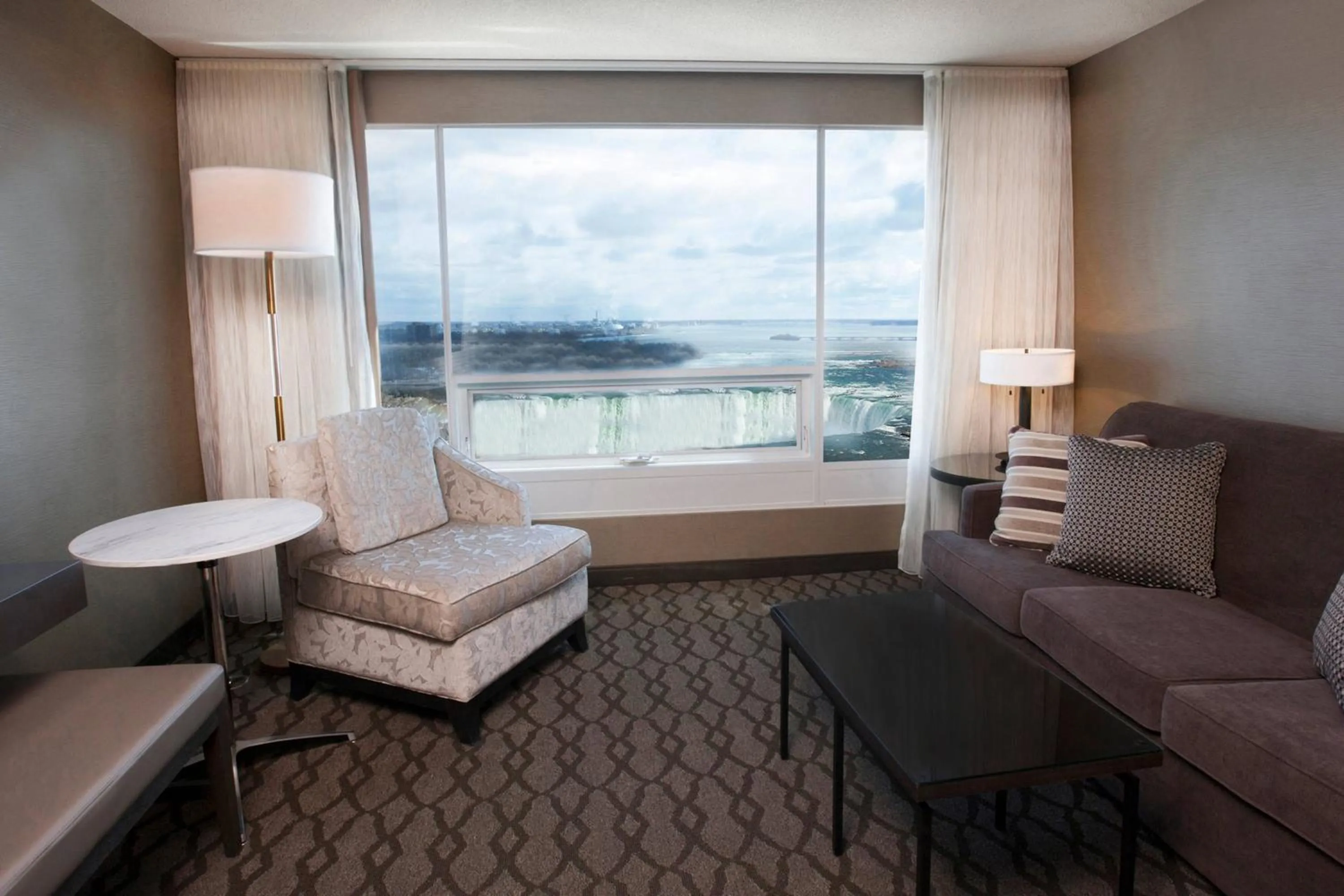 Living room in Niagara Falls Marriott Fallsview Hotel & Spa