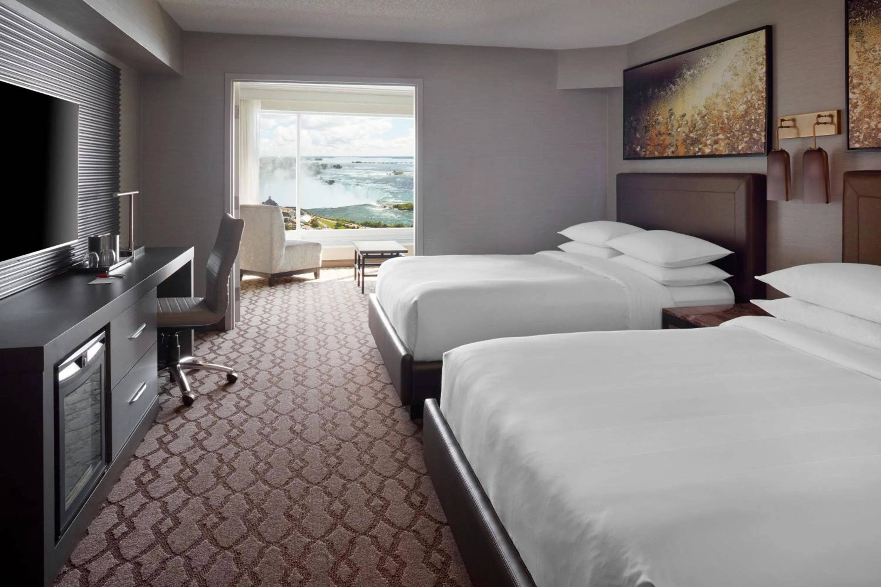 Photo of the whole room, Bed in Niagara Falls Marriott Fallsview Hotel & Spa