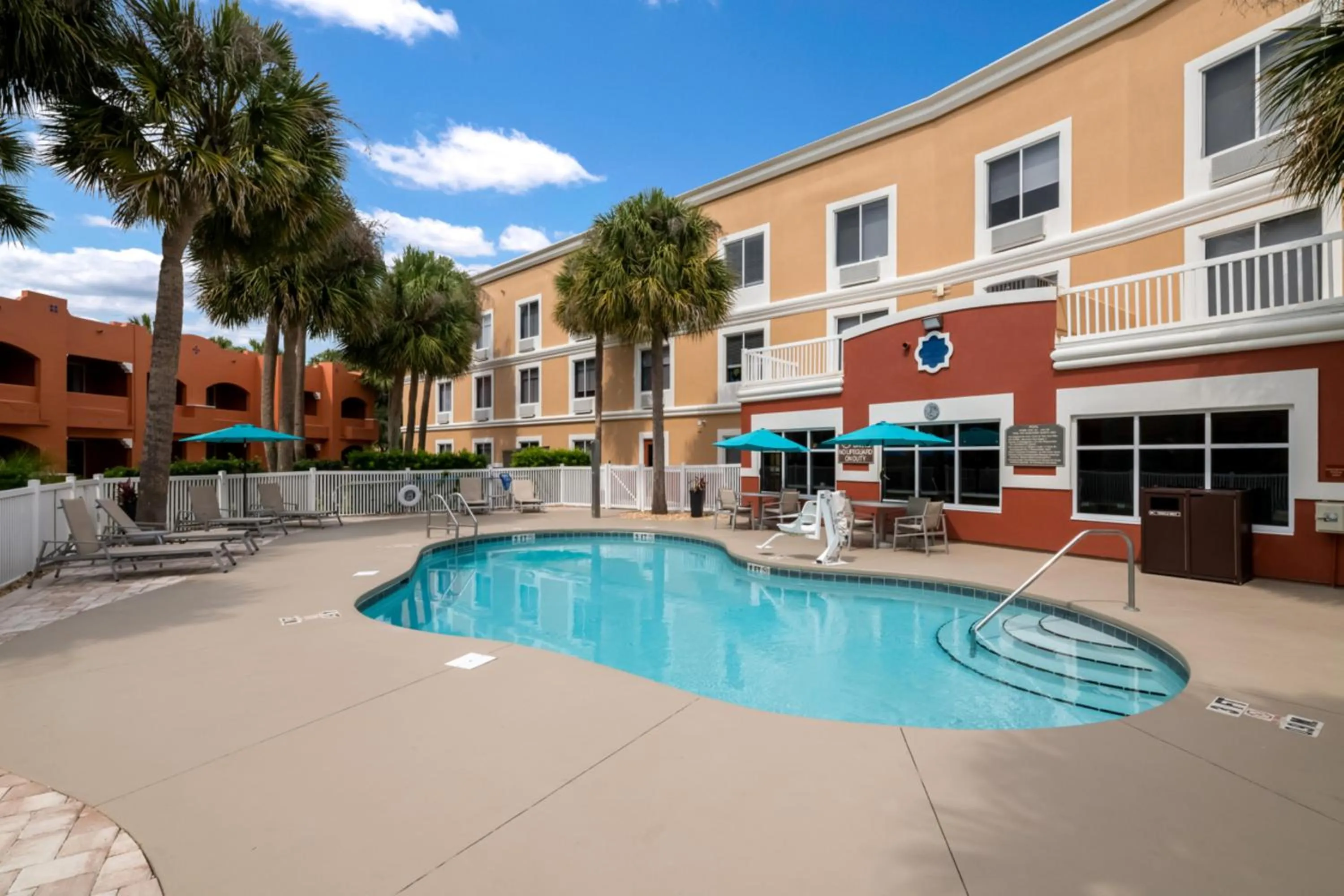 Patio in Holiday Inn Express Hotel & Suites - The Villages by IHG