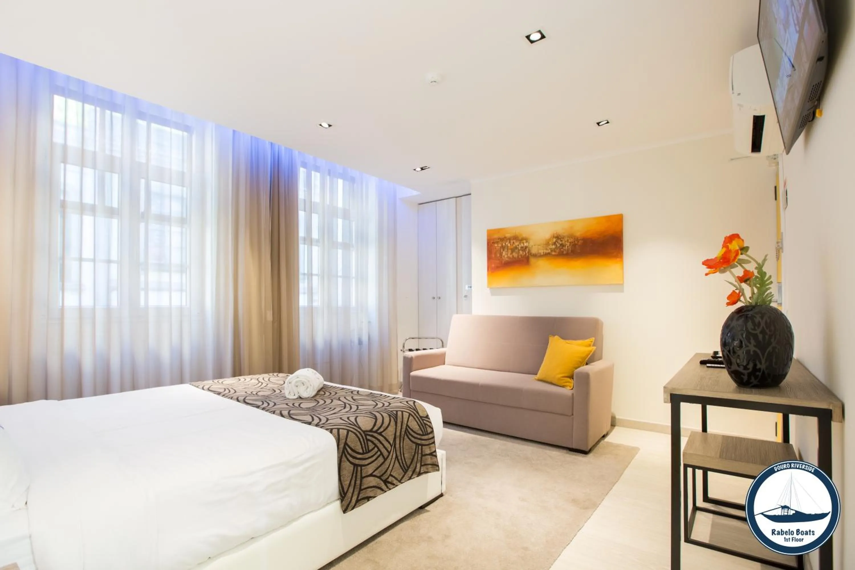 Living room, Bed in Douro Riverside Apartments