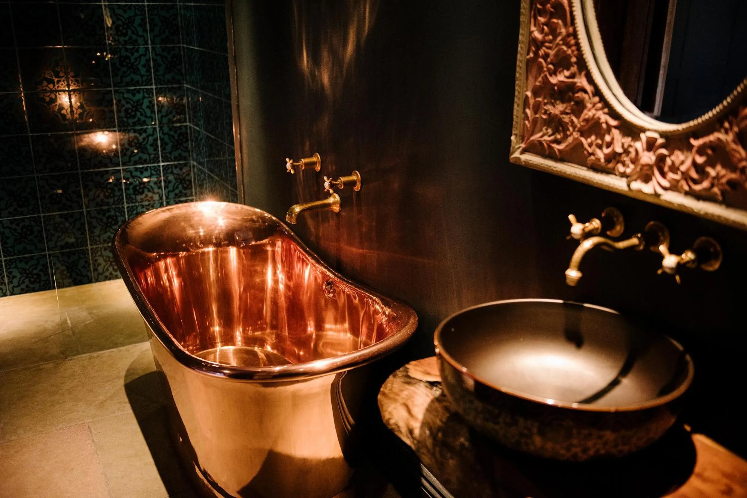 Bathroom in Le Petit Chateau & William de Percy