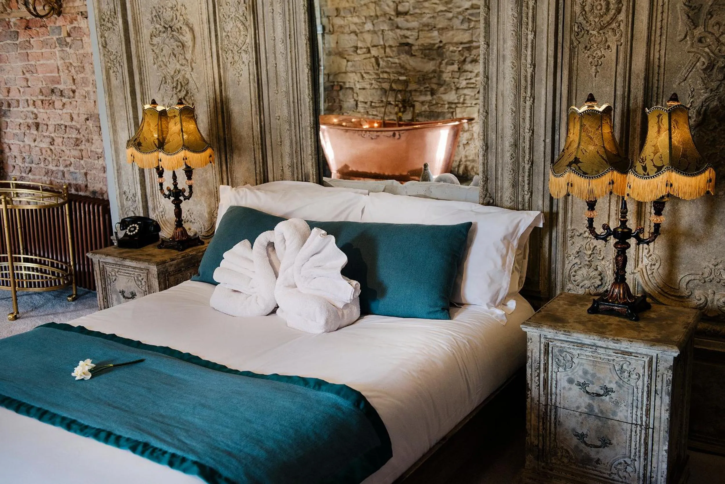 Bed in Le Petit Chateau & William de Percy