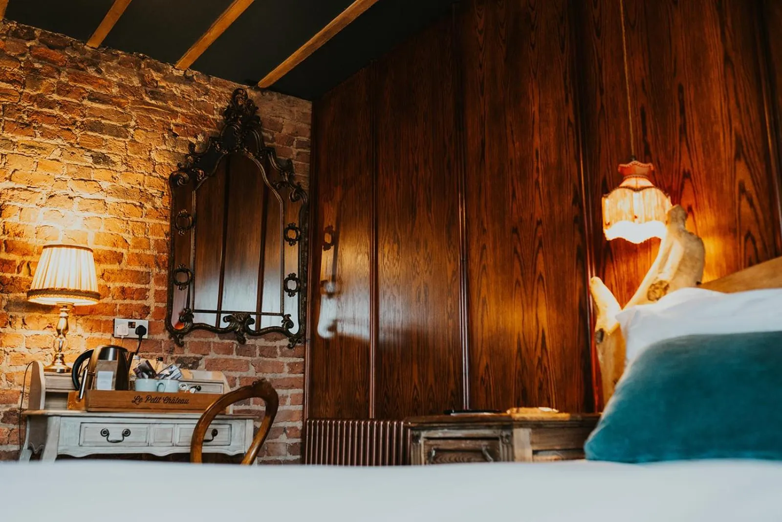 Bedroom, Bed in Le Petit Chateau & William de Percy