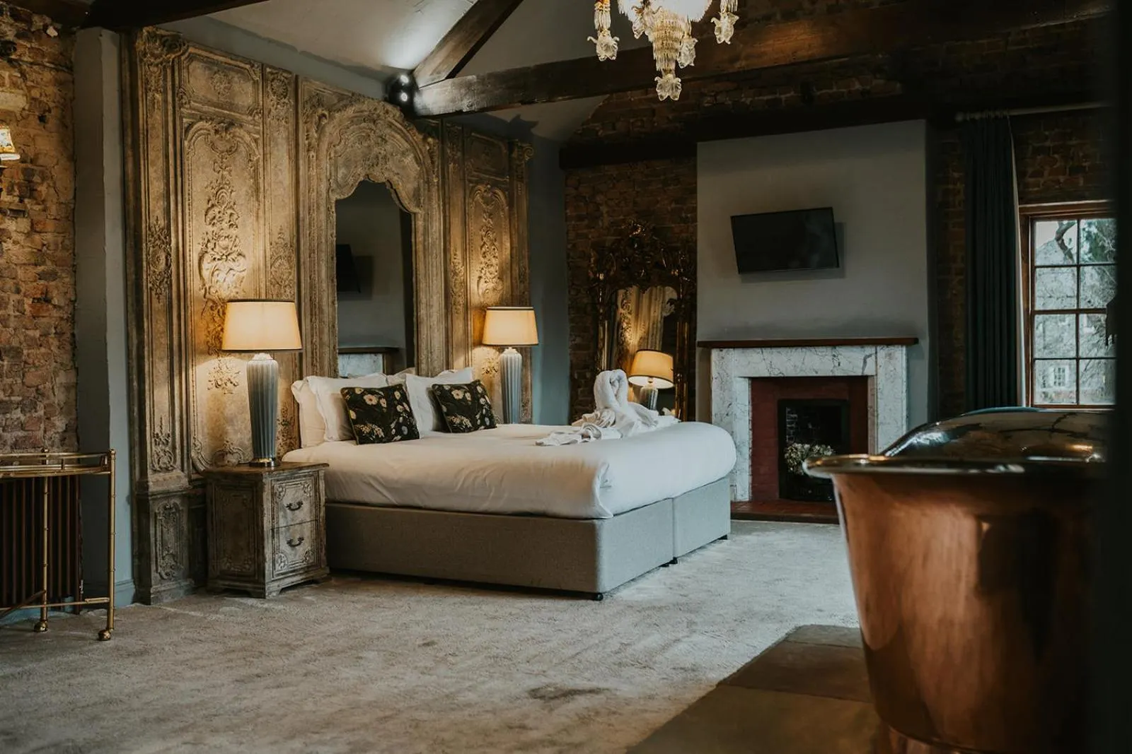 Bed in Le Petit Chateau & William de Percy