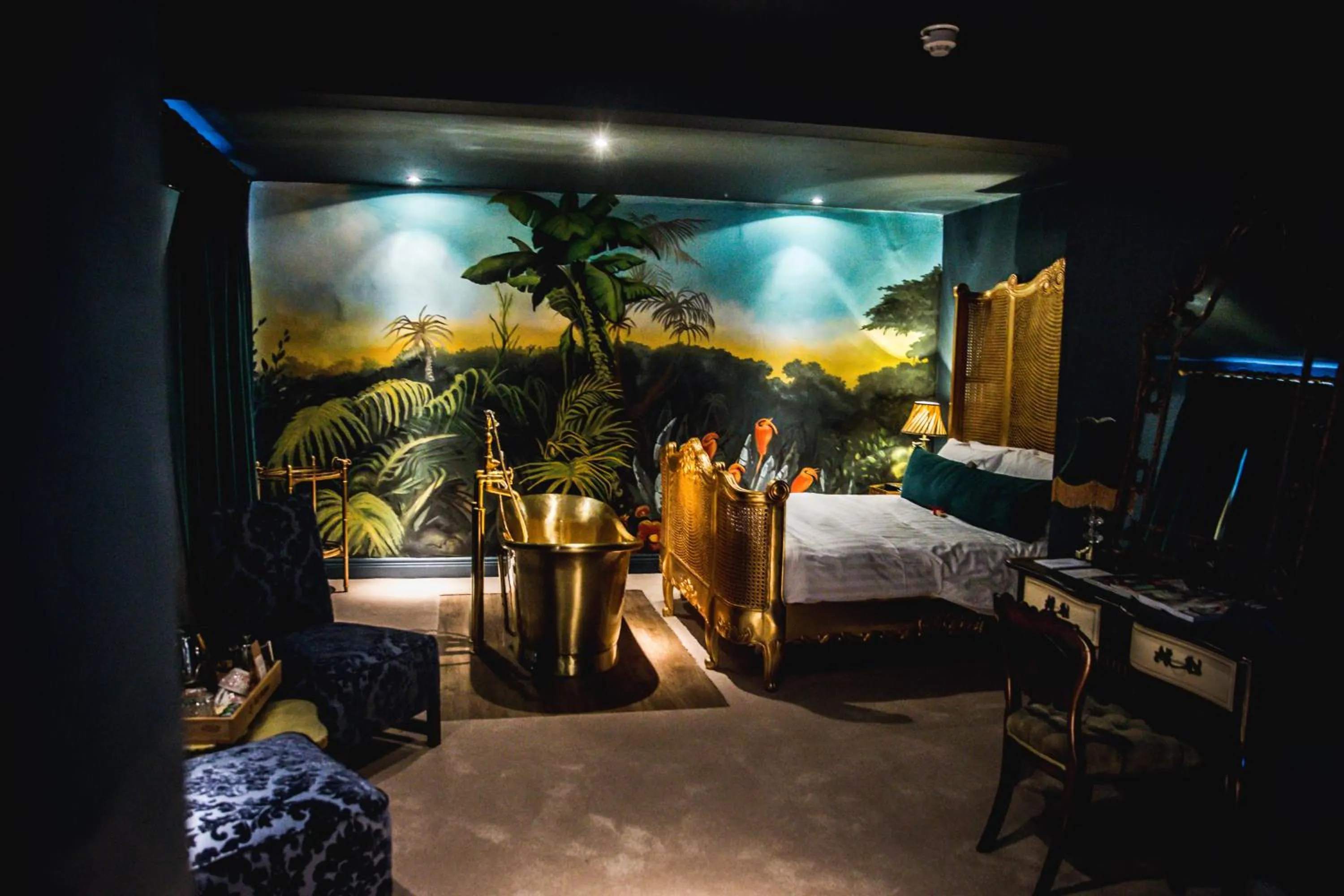 Bed in Le Petit Chateau & William de Percy