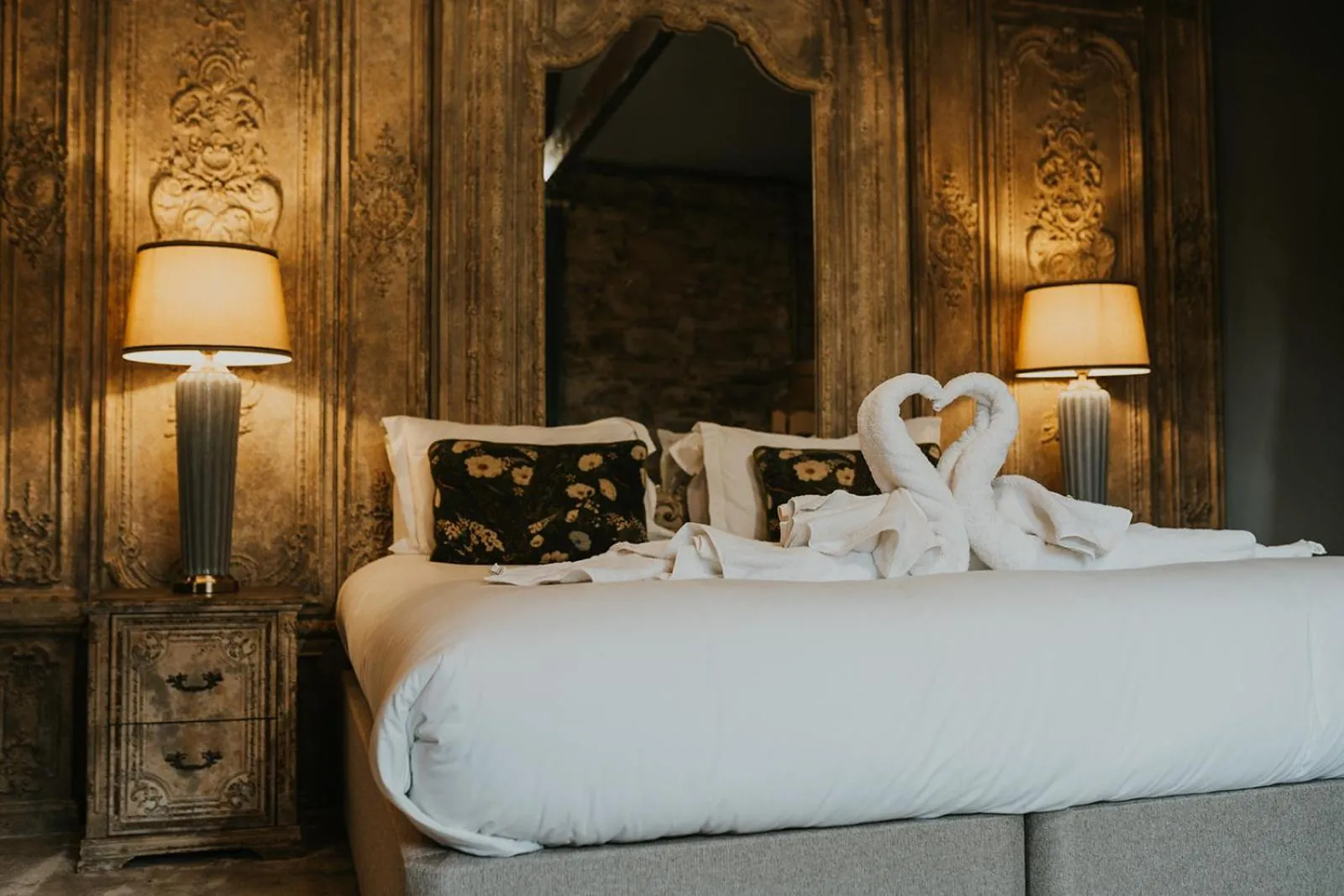 Bed in Le Petit Chateau & William de Percy