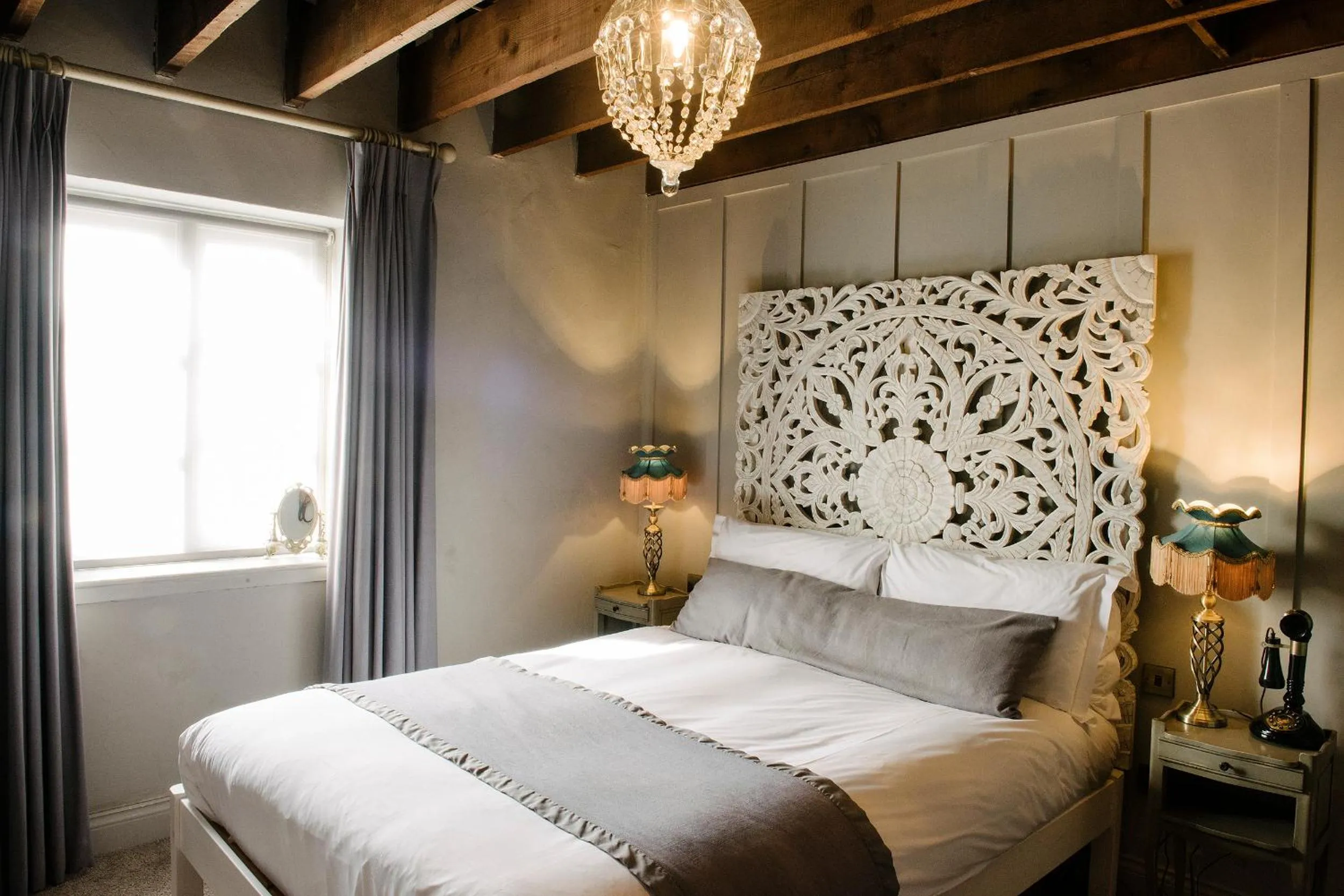 Bed in Le Petit Chateau & William de Percy