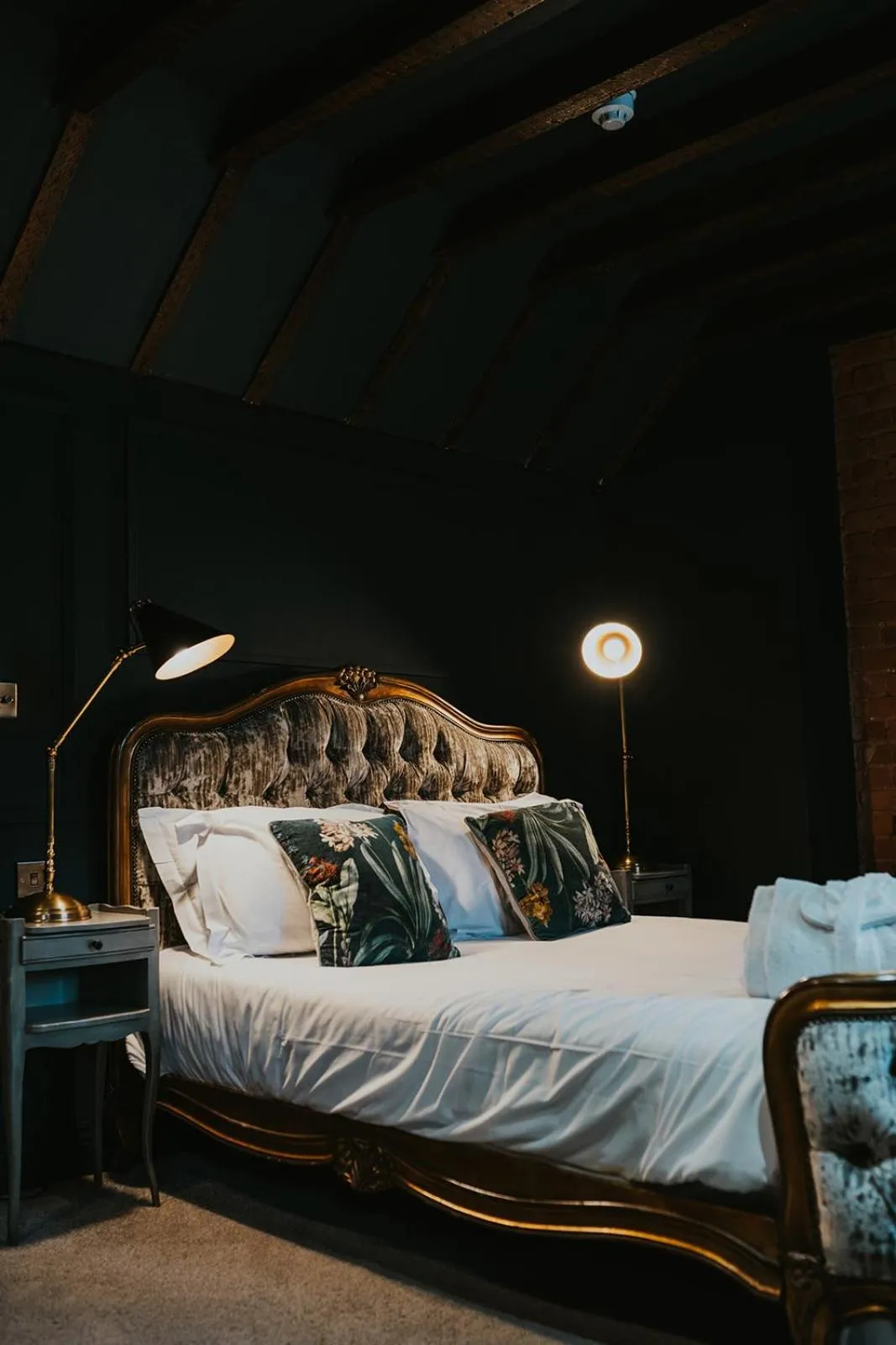 Bed in Le Petit Chateau & William de Percy