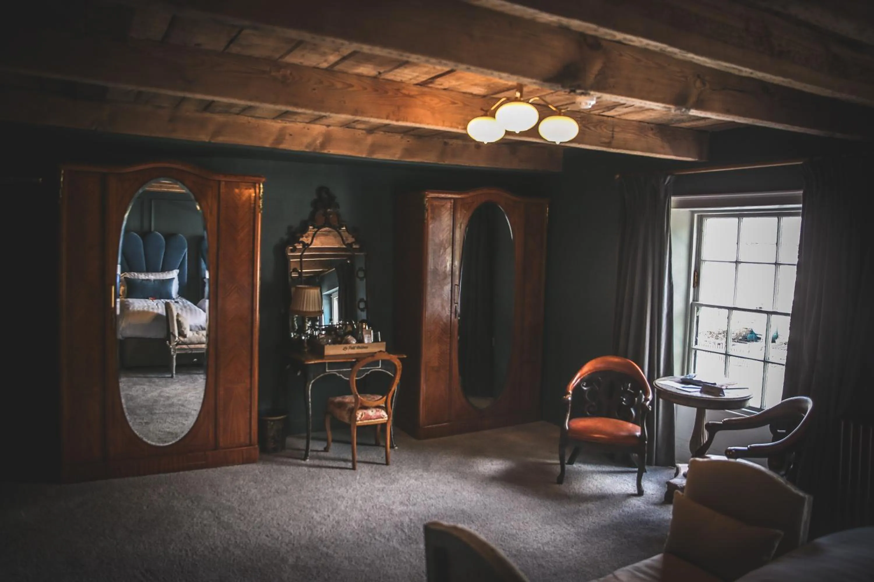 Bed in Le Petit Chateau & William de Percy