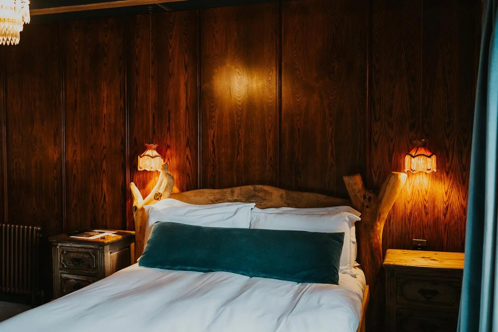 Bed in Le Petit Chateau & William de Percy