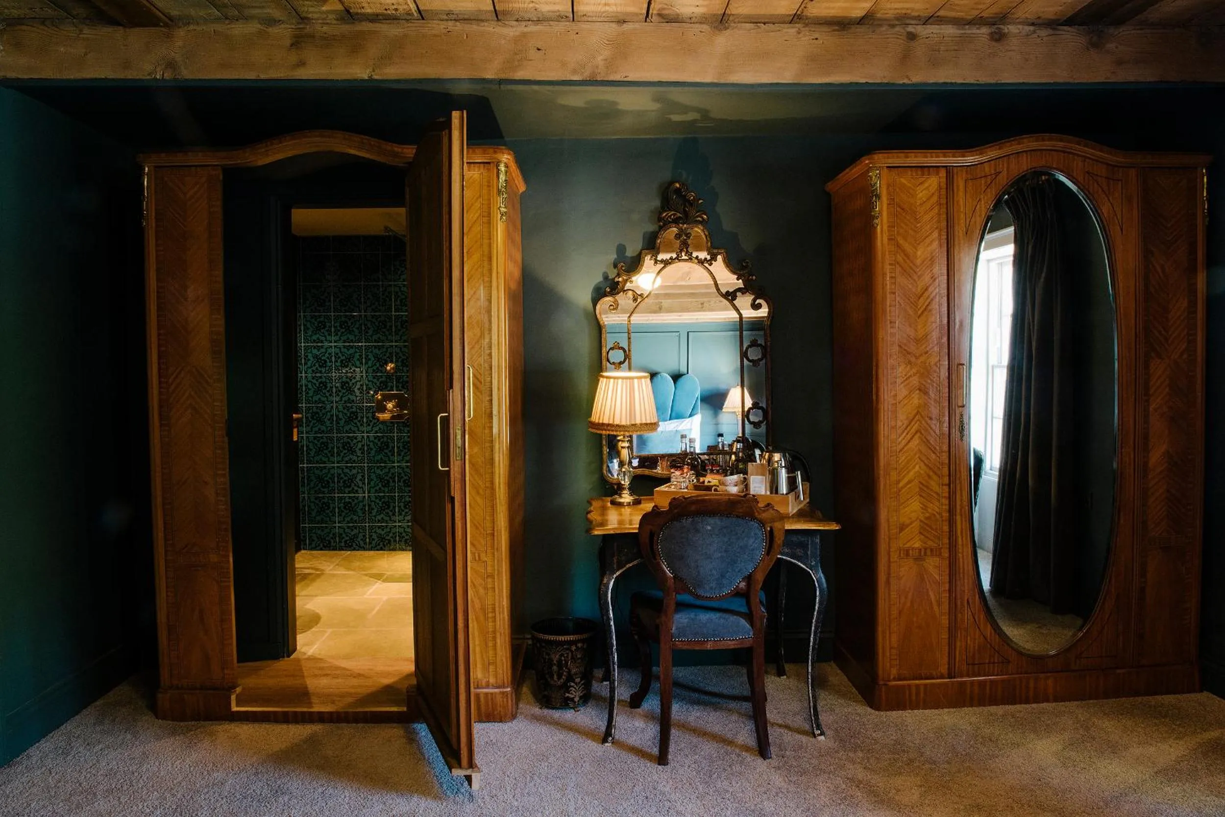 Bathroom in Le Petit Chateau & William de Percy